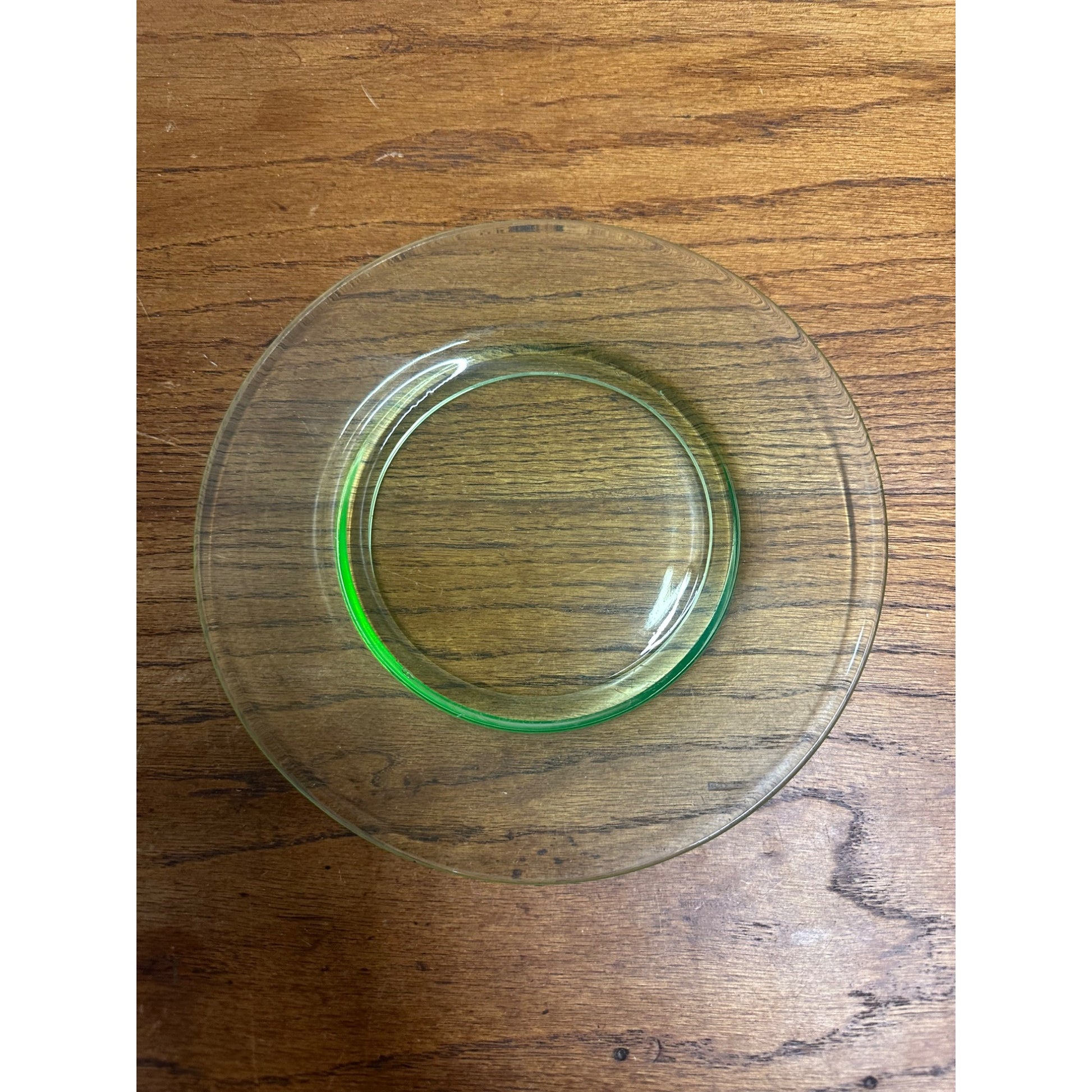 Vintage Uranium Vaseline Green Glass Salad Lunch Dessert Plate 8.75"