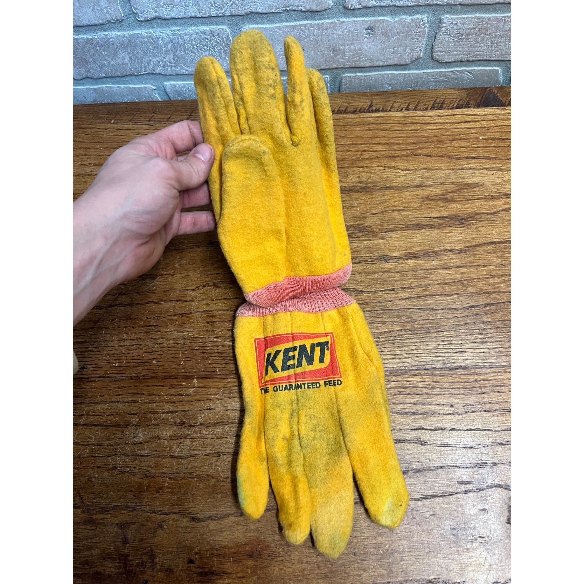 Vintage Kent Feeds Cotton Farm Work Gloves Advertising NOS Deadstock NEW Yellow