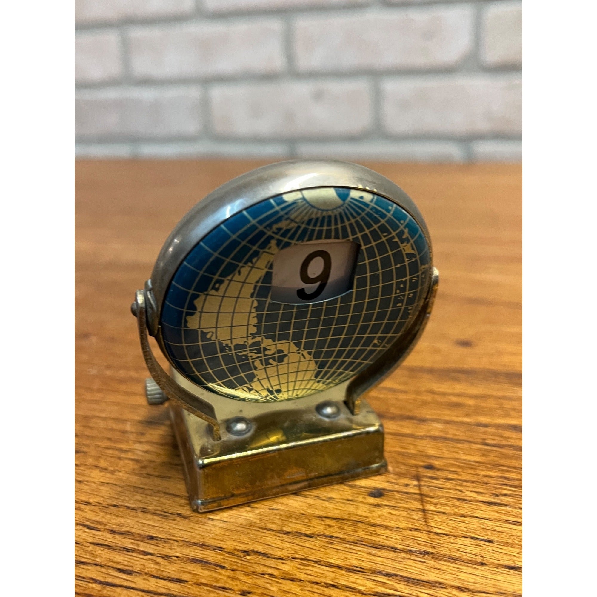 Vintage Perpetual Flip Mechanical Desktop Calendar Metal World Globe Map
