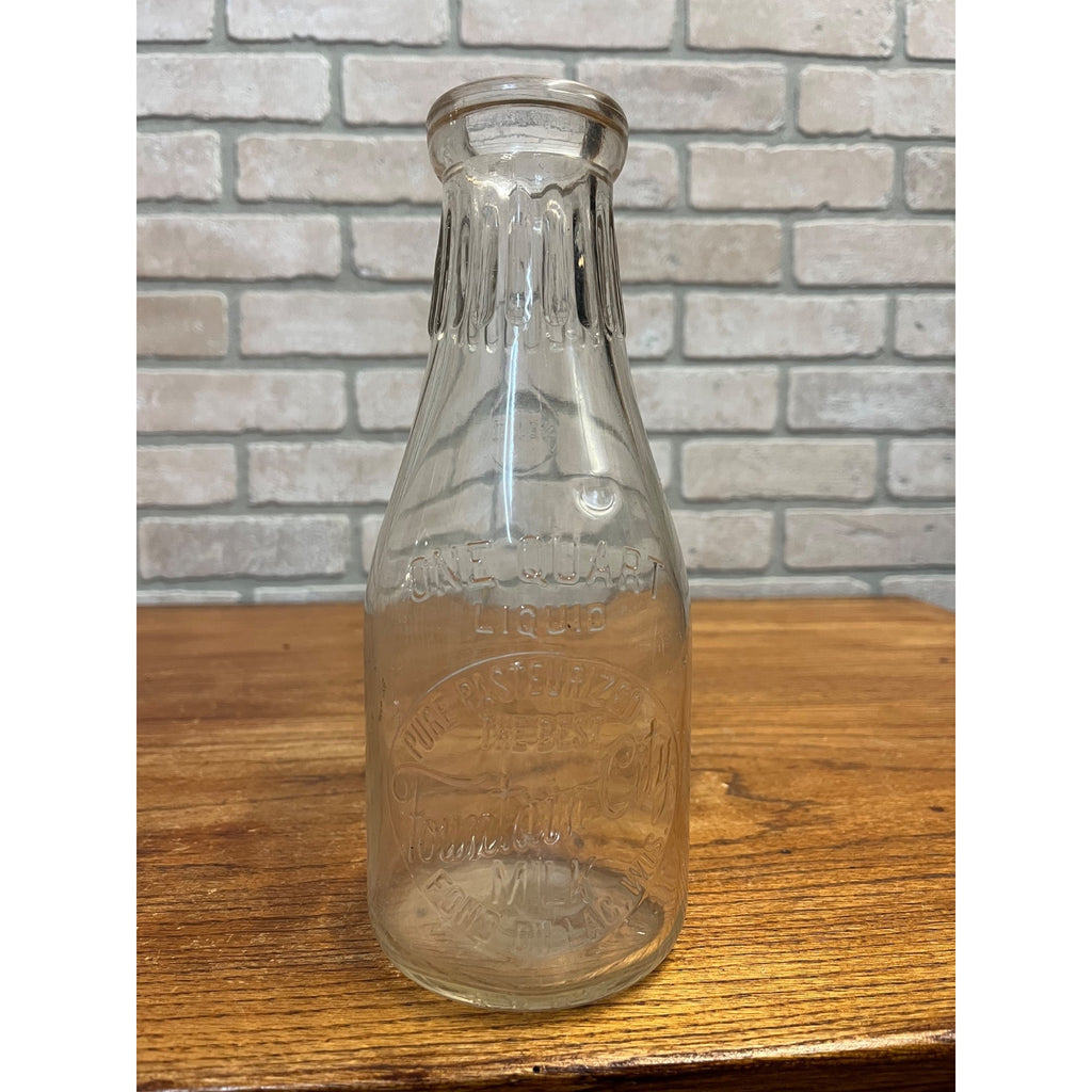 Vintage Fountain City Dairy Fond Du Lac Wisconsin One Quart Glass Milk Bottle