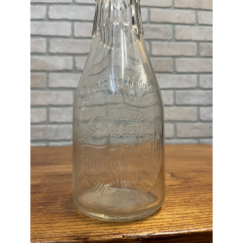 Vintage Fountain City Dairy Fond Du Lac Wisconsin One Quart Glass Milk Bottle