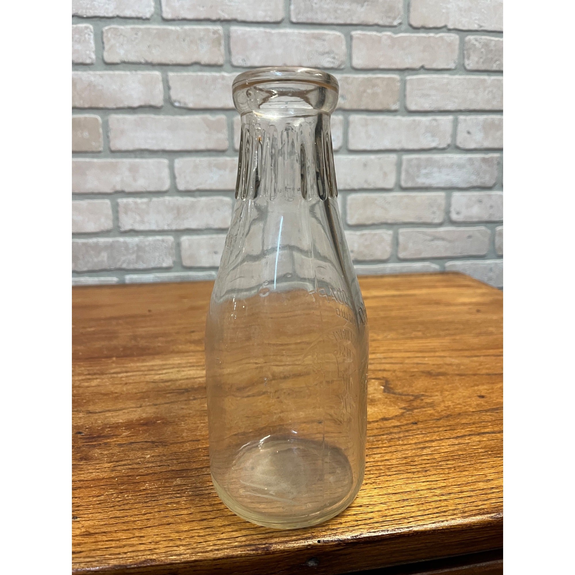 Vintage Fountain City Dairy Fond Du Lac Wisconsin One Quart Glass Milk Bottle