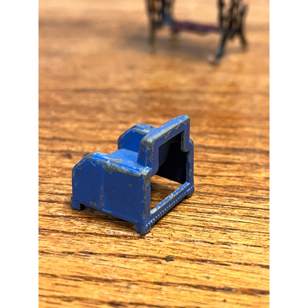 Vintage 1900s Cast Metal Miniature Dollhouse Furniture Bed, Sewing Machine & Chairs