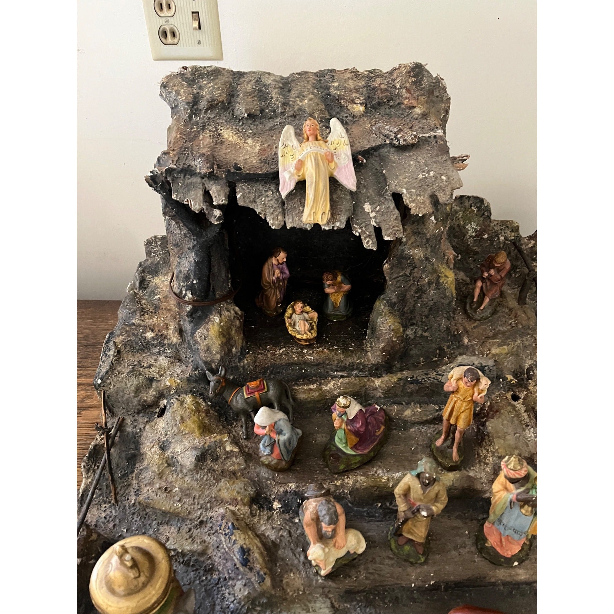 Vintage LARGE Christmas Nativity Scene Paper Mache Composition w/ Plaster Figures