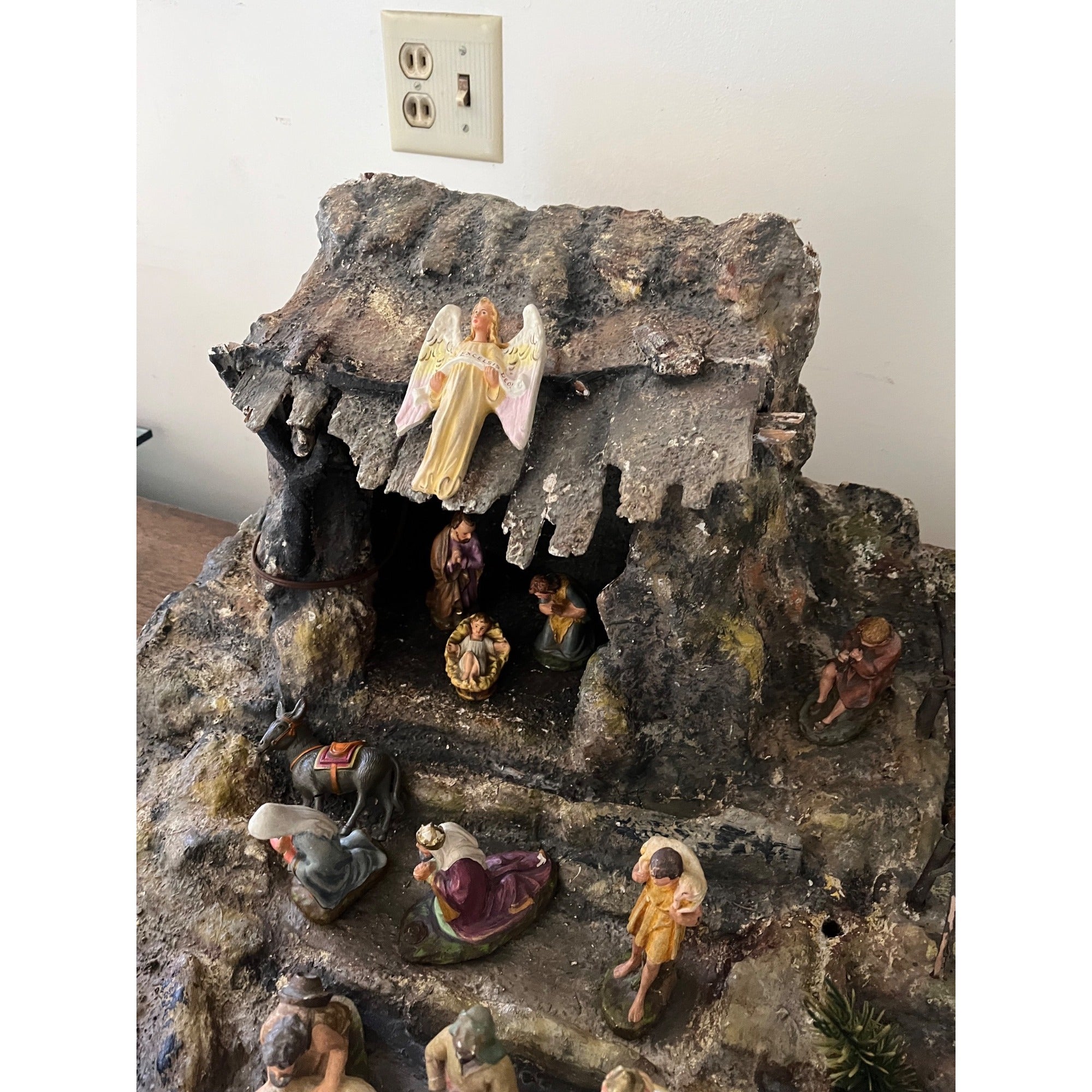 Vintage LARGE Christmas Nativity Scene Paper Mache Composition w/ Plaster Figures