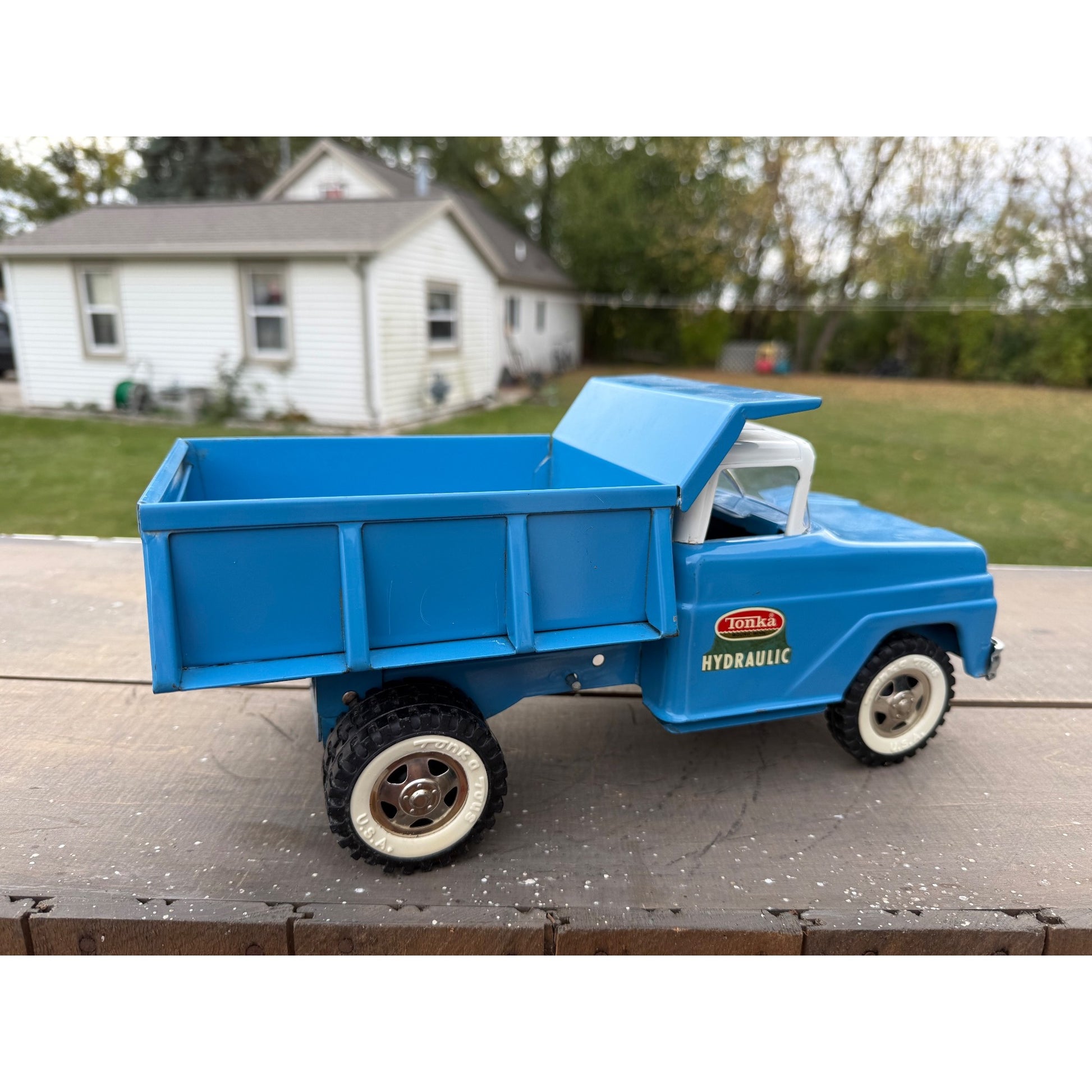 Vintage Tonka Hydraulic Dump Truck Blue Pressed Steel Toy