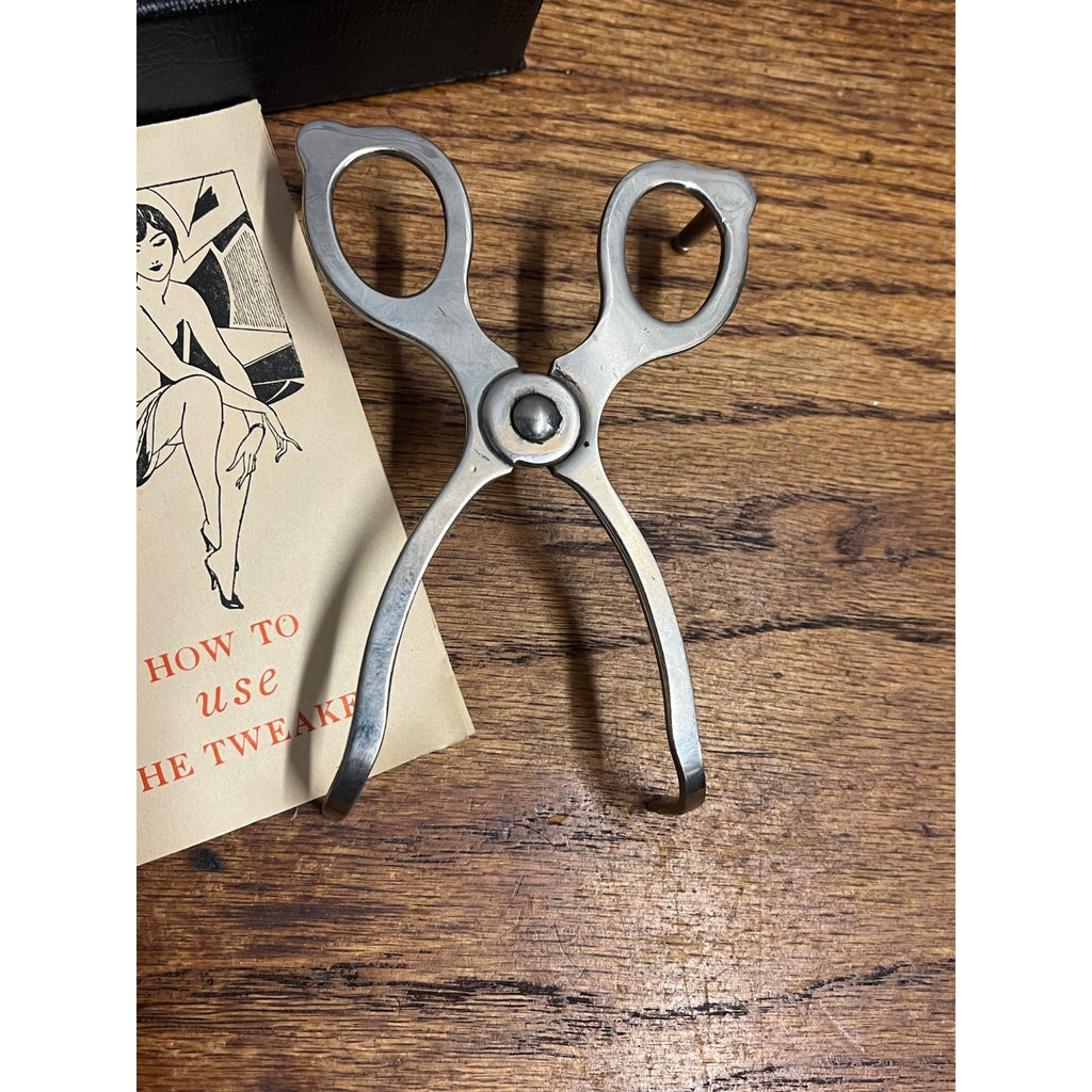 Vintage Hair Tweaker Tweaker Mfg. Co., Chicago Tweasers Grooming Tool NOS w/ Box