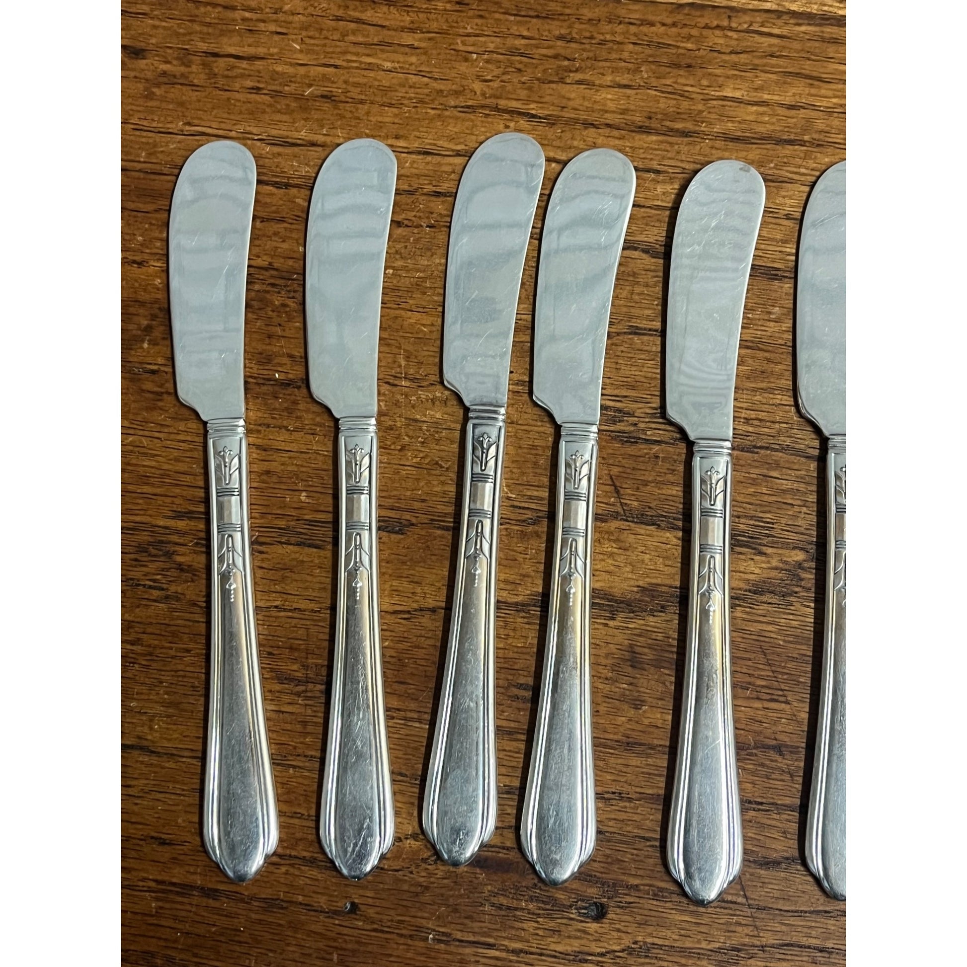 Lot (8) Knives "June Nursery" 1932 Tudor Plate Oneida Community Silverplate 6.5"