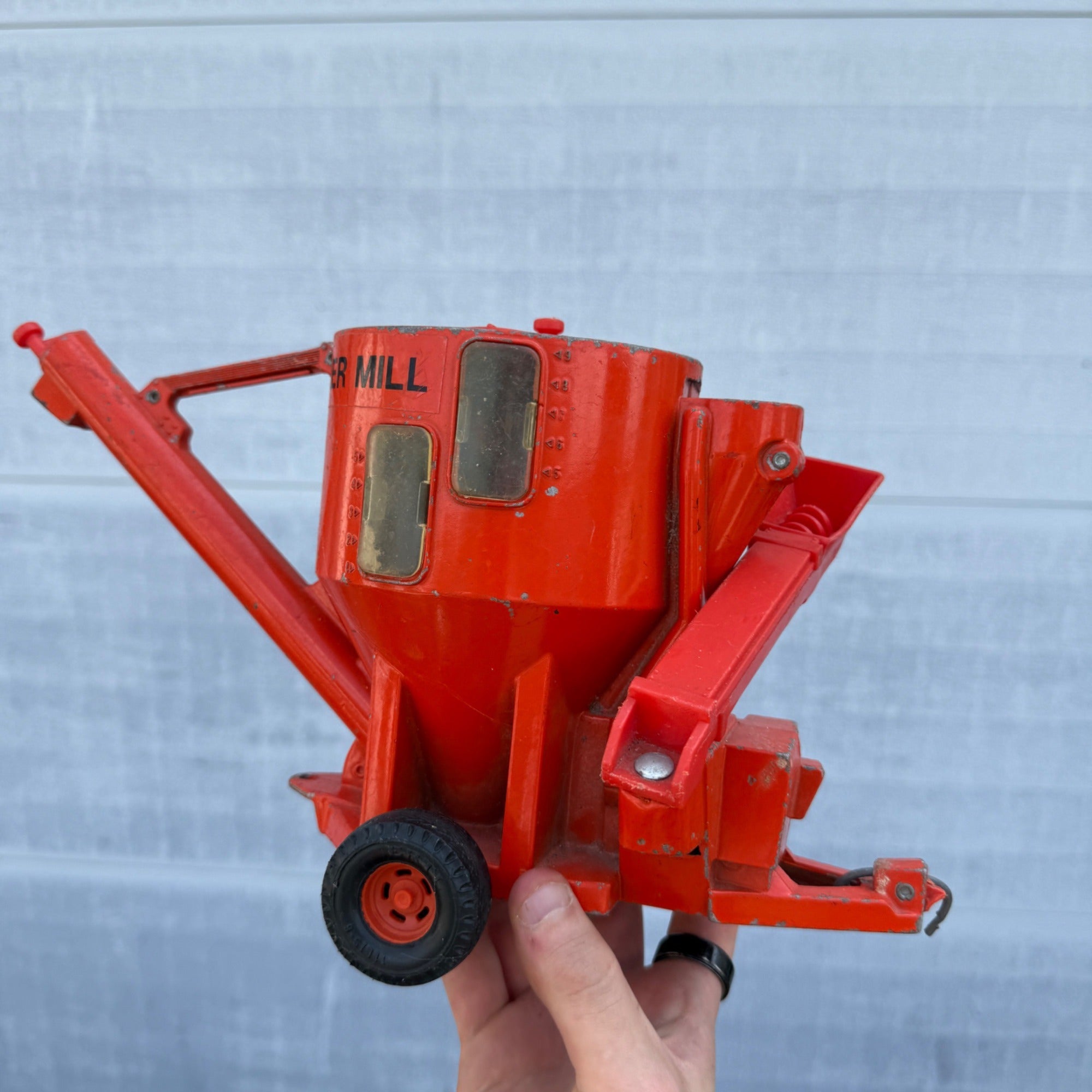 Vintage Ertl Allis-Chalmers Mixer Mill Diecast 1/16 Scale USA Orange
