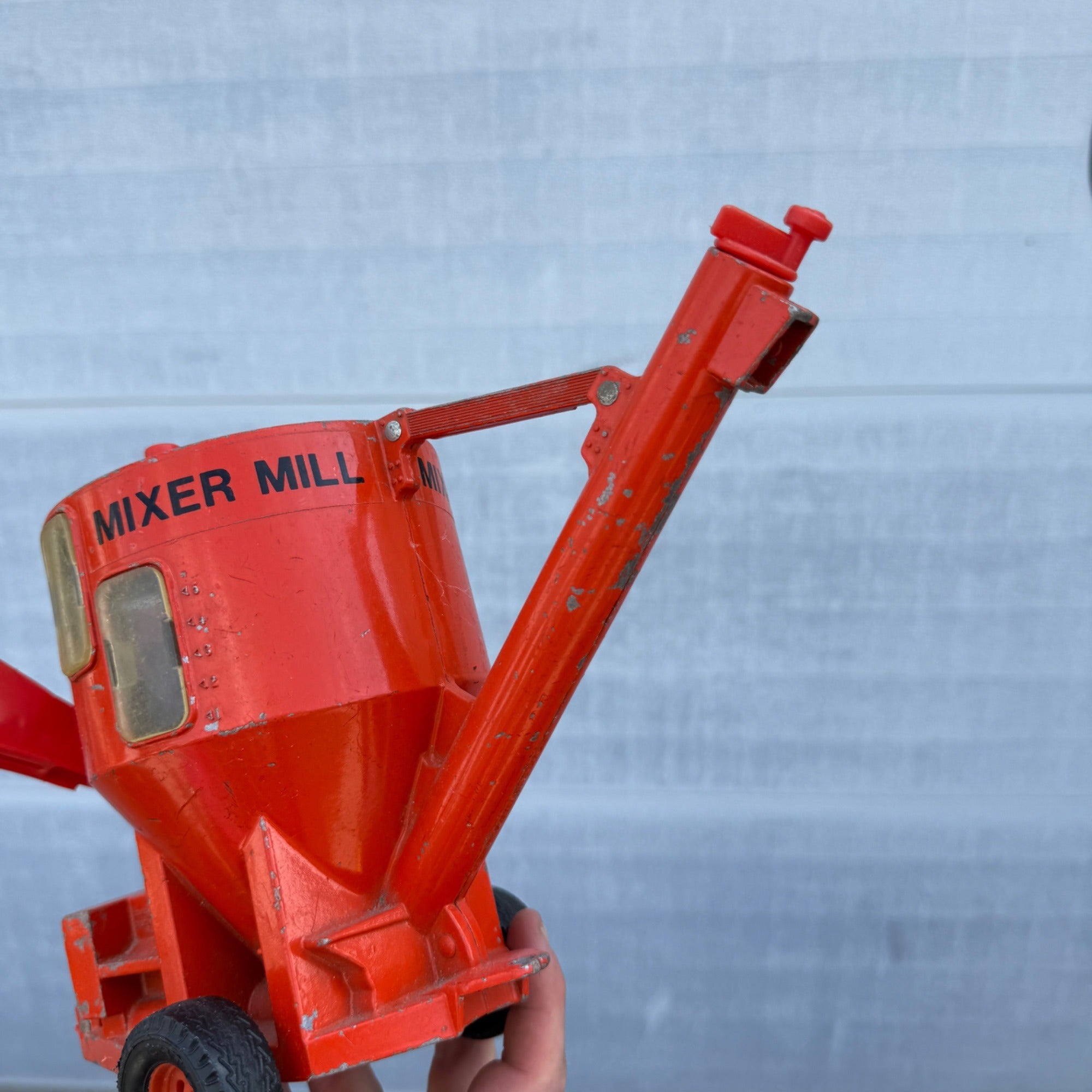 Vintage Ertl Allis-Chalmers Mixer Mill Diecast 1/16 Scale USA Orange