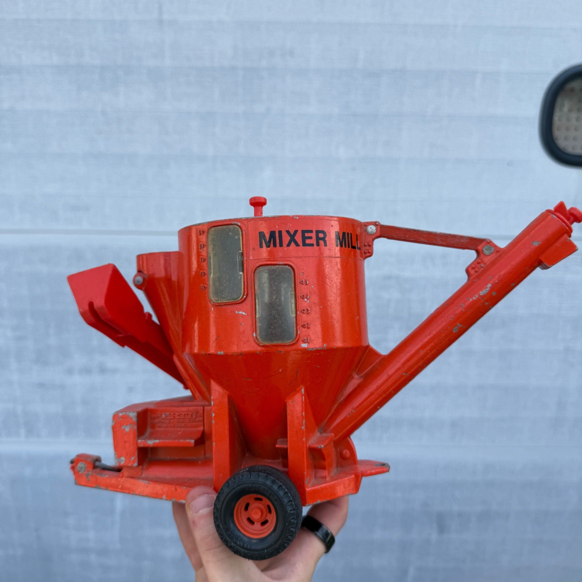 Vintage Ertl Allis-Chalmers Mixer Mill Diecast 1/16 Scale USA Orange