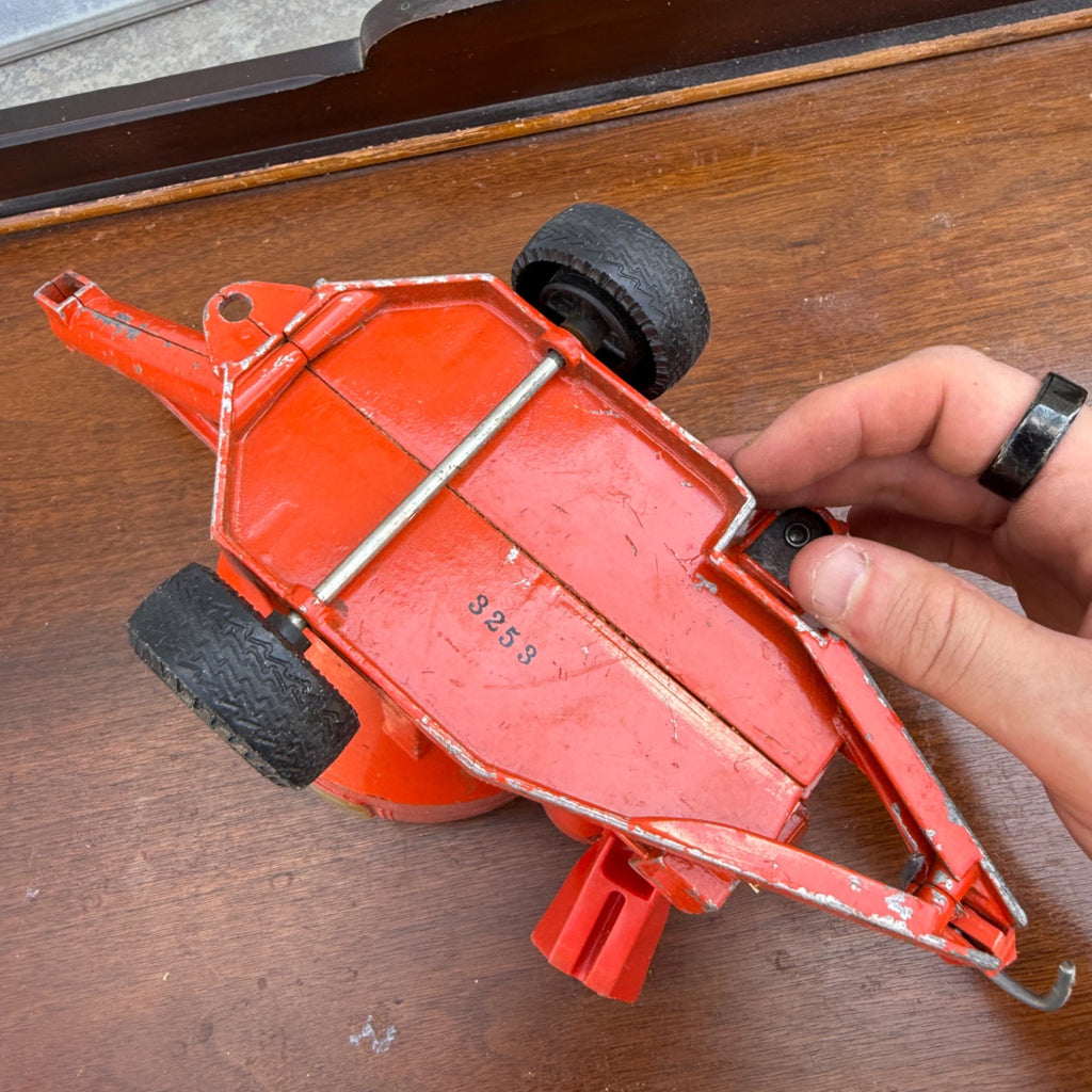 Vintage Ertl Allis-Chalmers Mixer Mill Diecast 1/16 Scale USA Orange