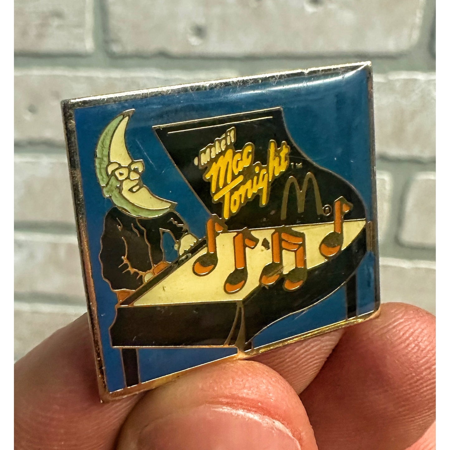 1980s McDonalds MAC TONIGHT Piano Music Notes Employee Lapel Hat Pinback Pin