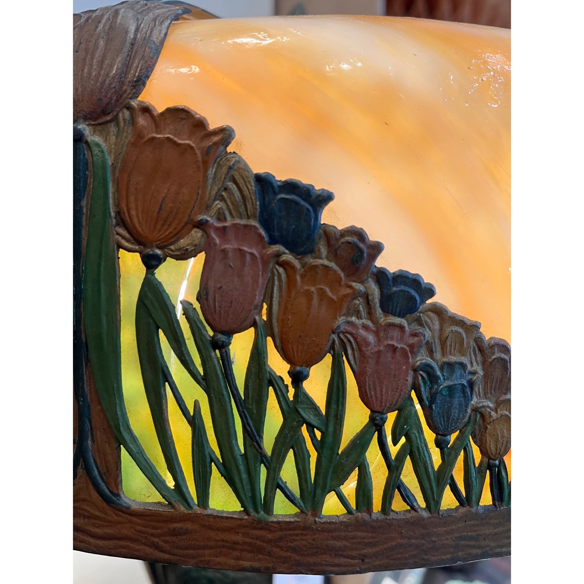 Antique Art Nouveau Tulip 6-Panel Slag Glass Table Lamp Miller Hubbard Era