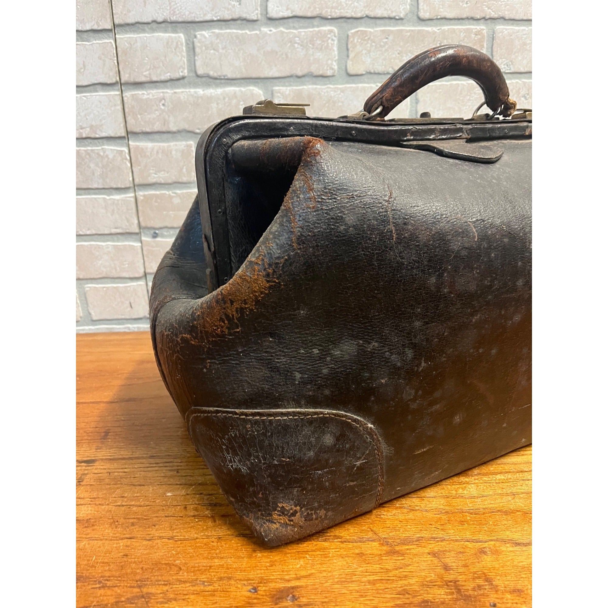 Antique Early 1900s Doctor Bag Medicine Bag Black Leather No Key - Distressed