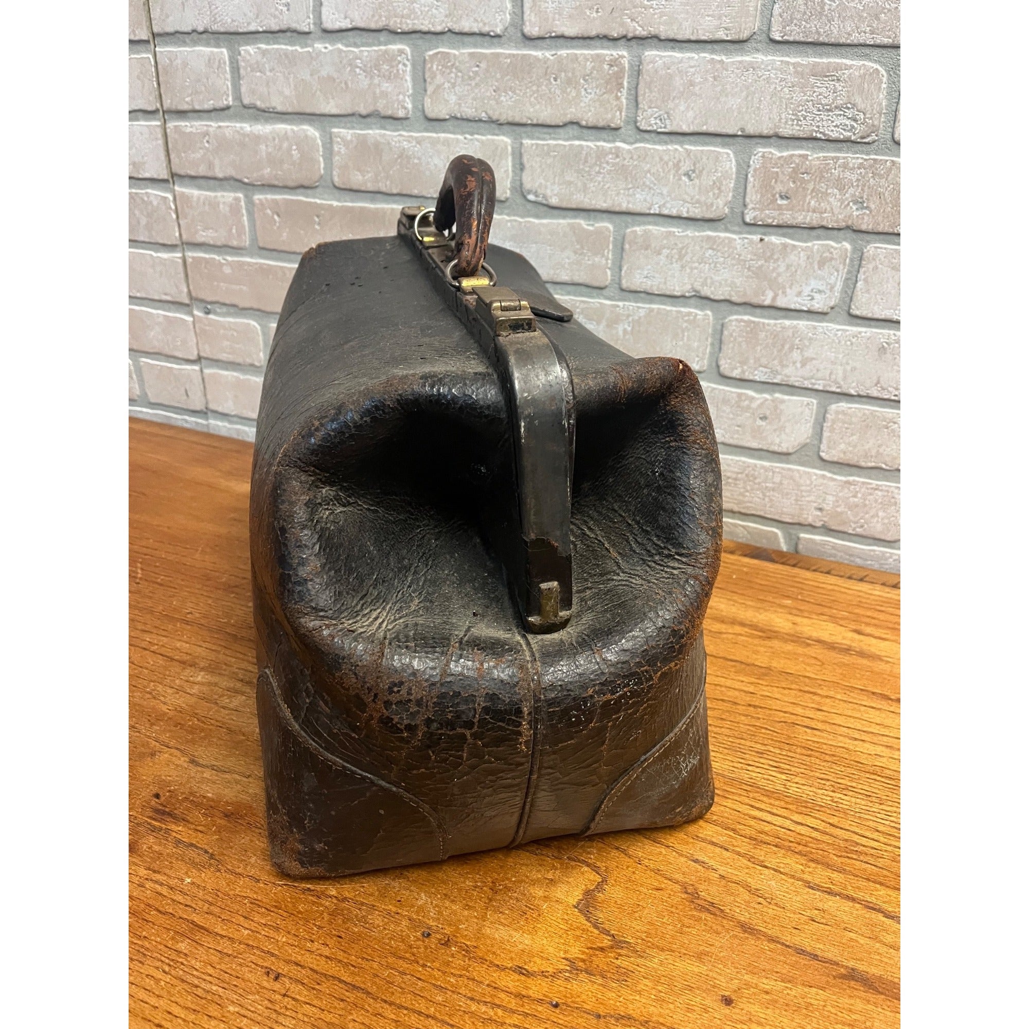 Antique Early 1900s Doctor Bag Medicine Bag Black Leather No Key - Distressed