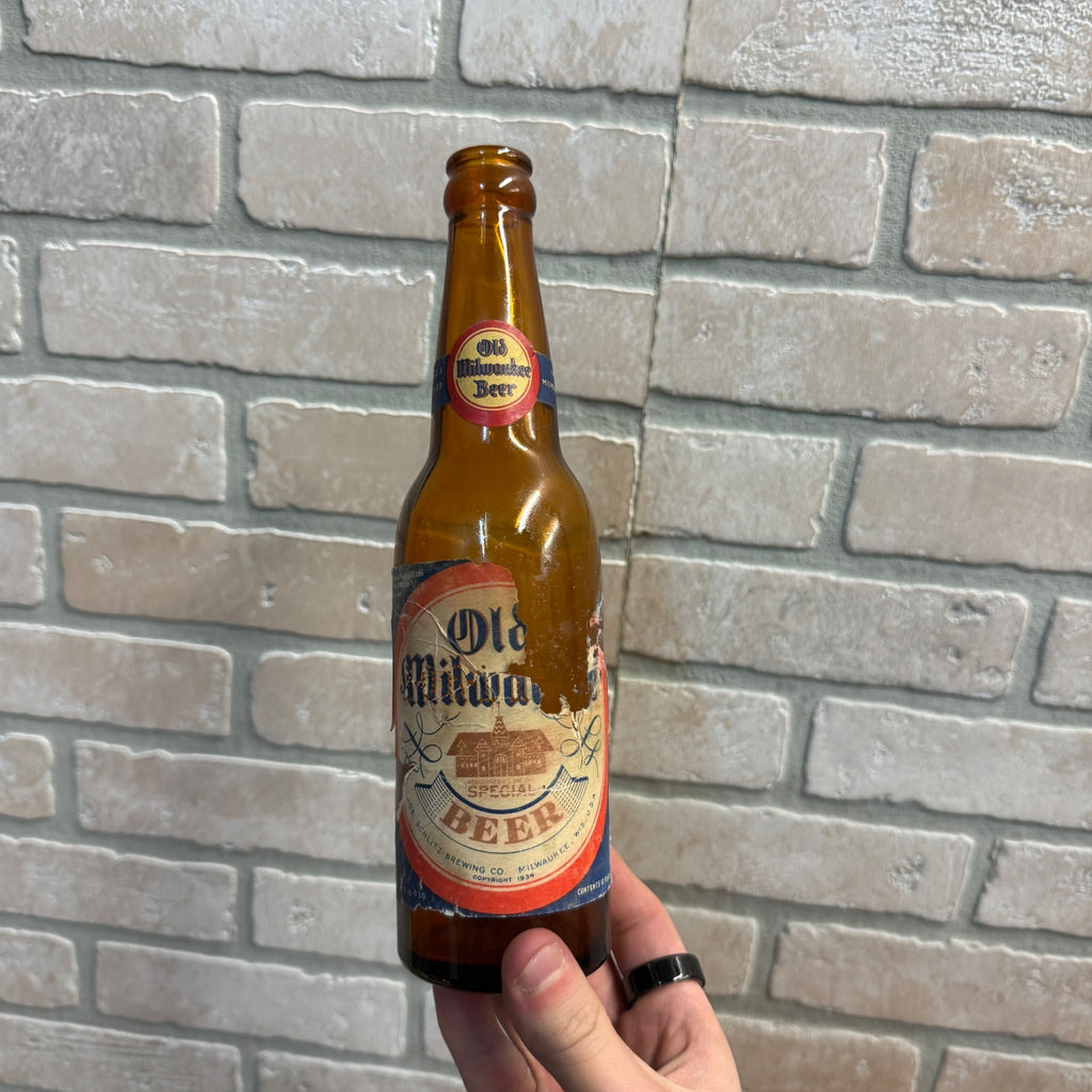 Vintage Old Milwaukee Schlitz IRTP Label Beer Bottle Wisconsin 12oz