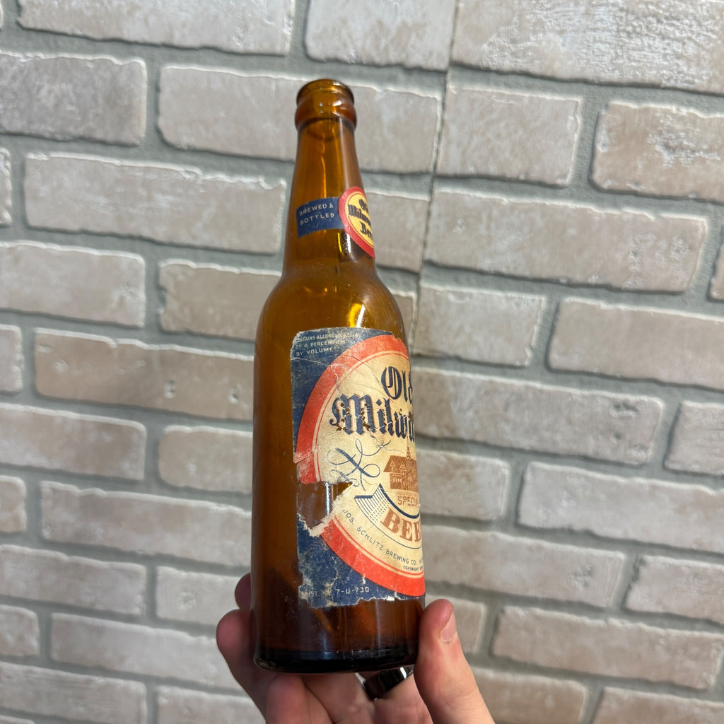 Vintage Old Milwaukee Schlitz IRTP Label Beer Bottle Wisconsin 12oz
