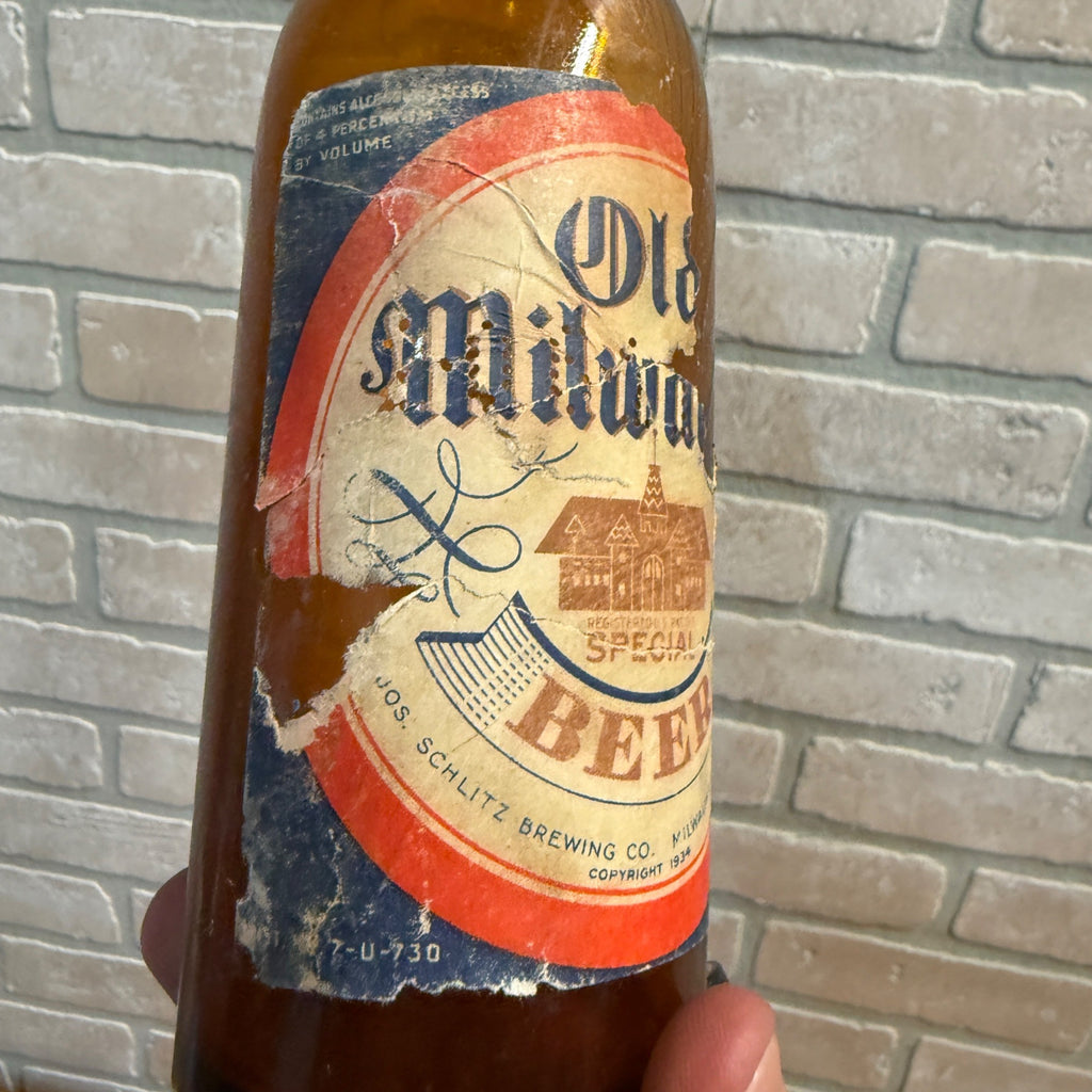 Vintage Old Milwaukee Schlitz IRTP Label Beer Bottle Wisconsin 12oz