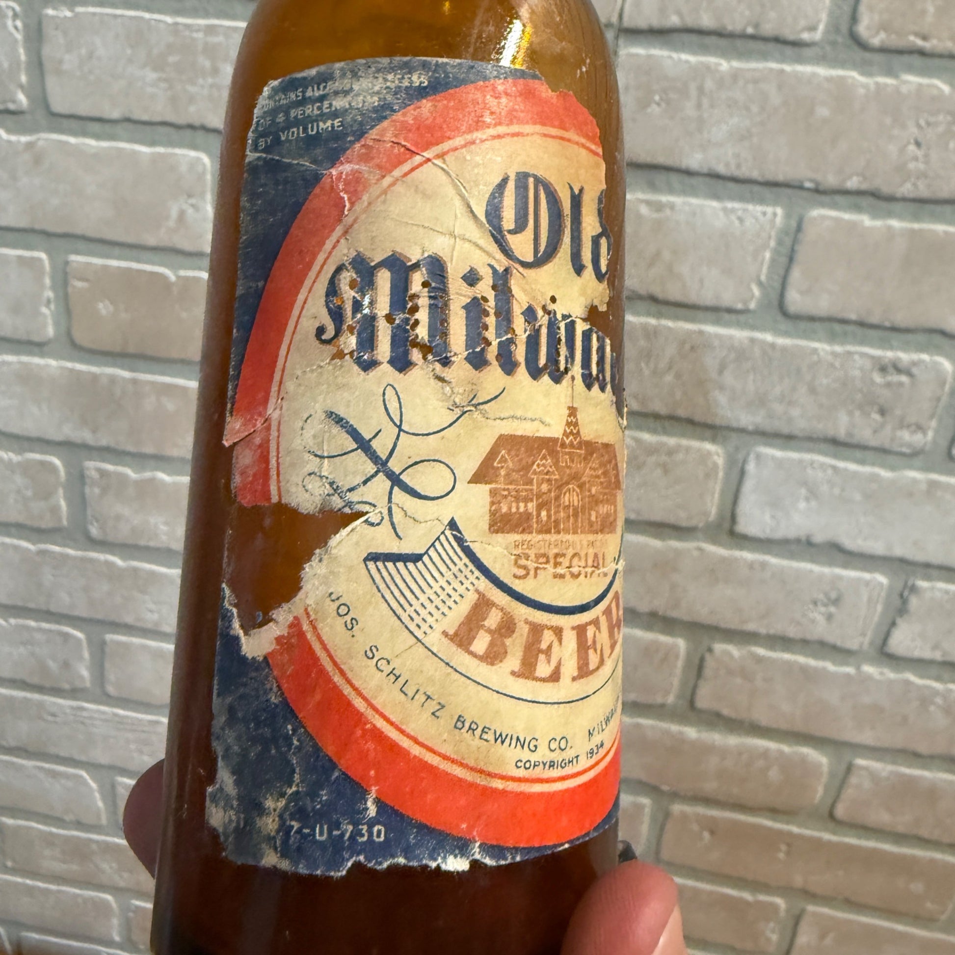 Vintage Old Milwaukee Schlitz IRTP Label Beer Bottle Wisconsin 12oz