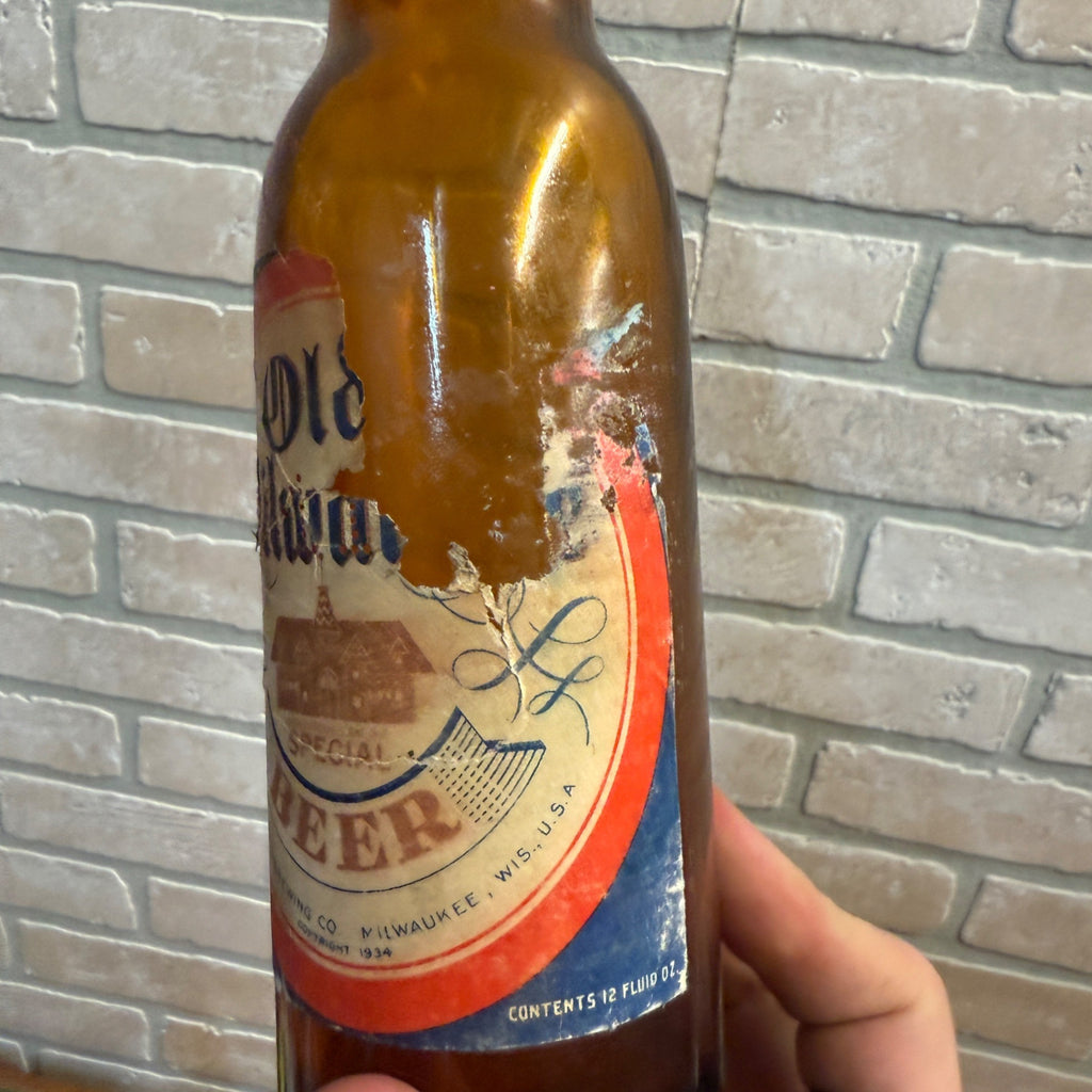 Vintage Old Milwaukee Schlitz IRTP Label Beer Bottle Wisconsin 12oz