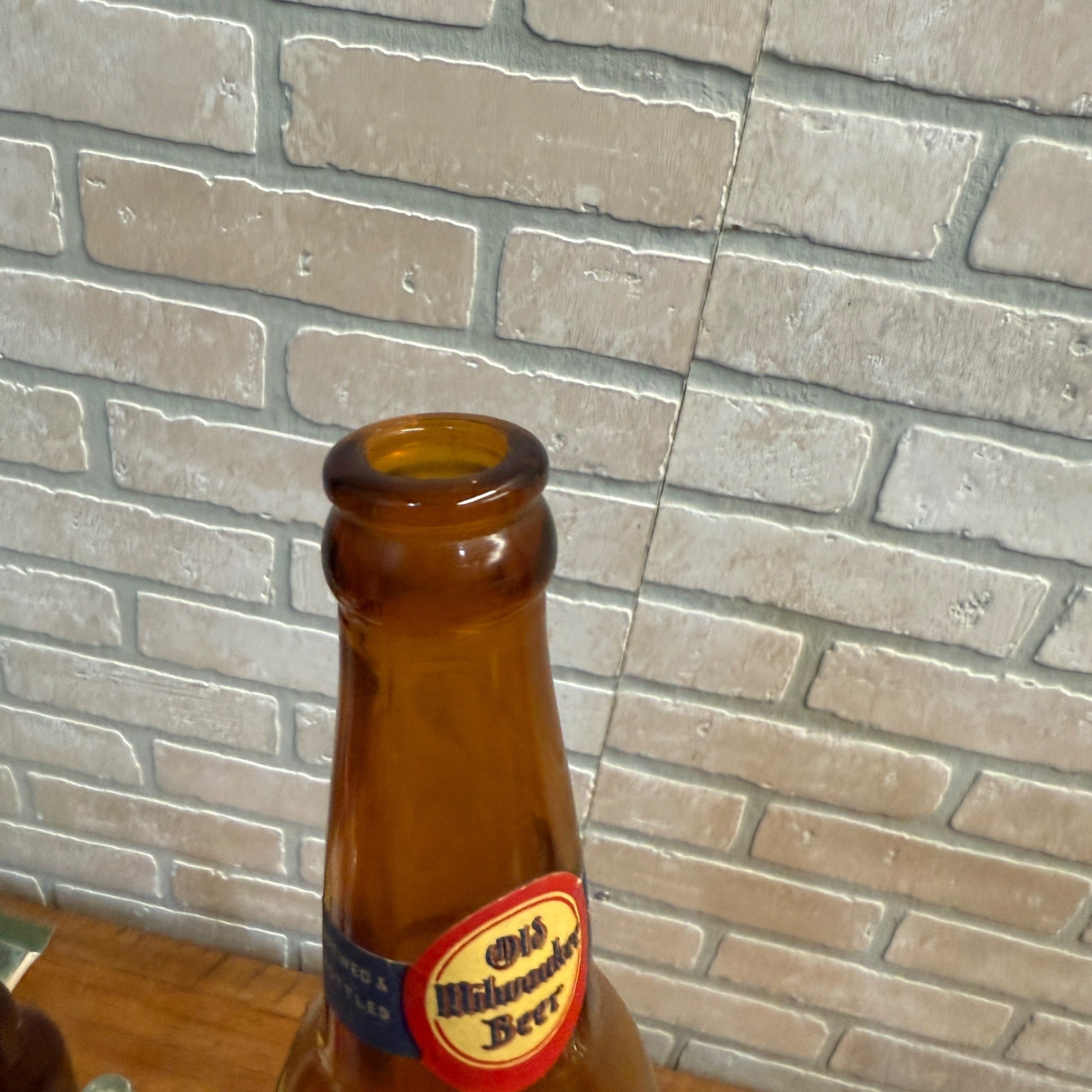 Vintage Old Milwaukee Schlitz IRTP Label Beer Bottle Wisconsin 12oz