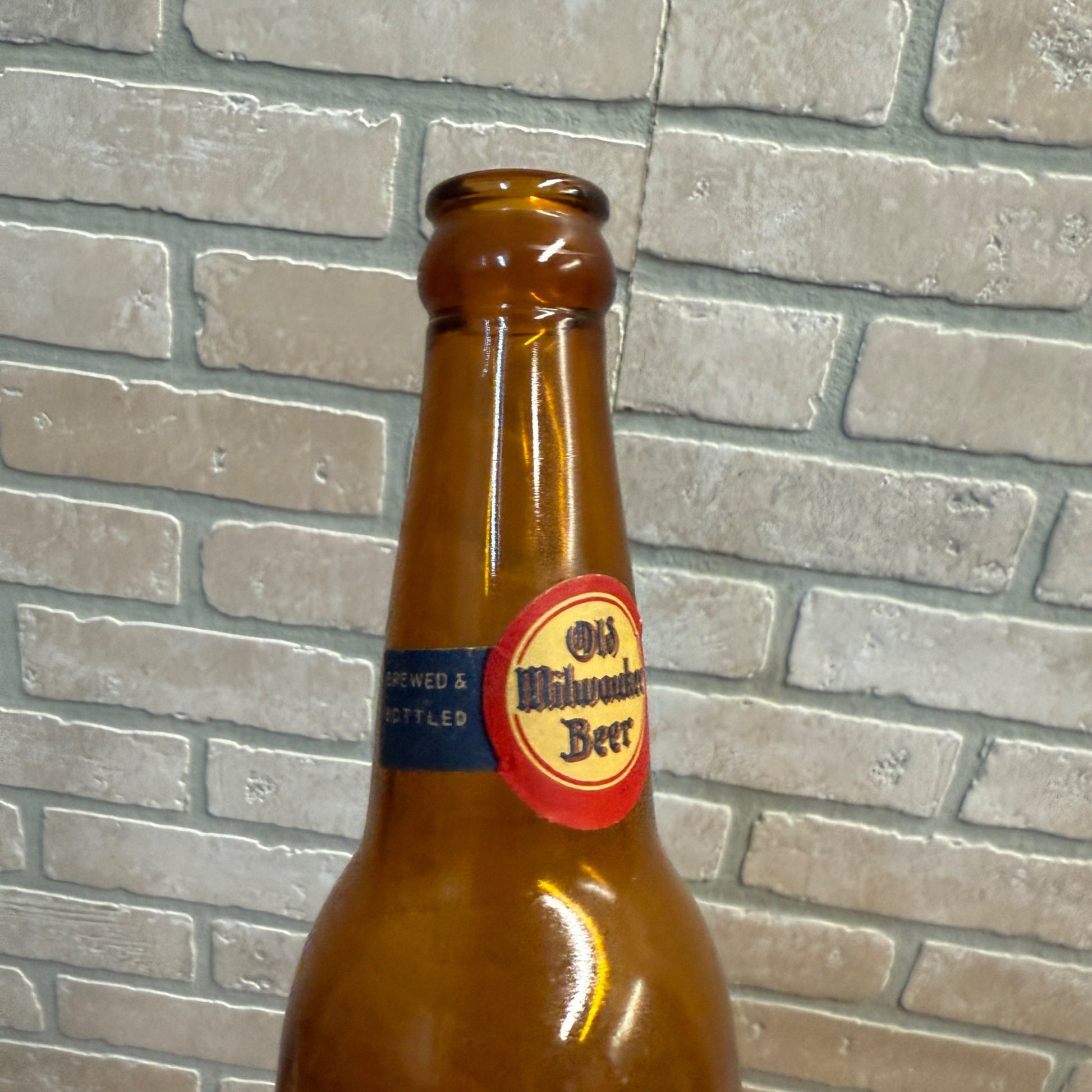 Vintage Old Milwaukee Schlitz IRTP Label Beer Bottle Wisconsin 12oz