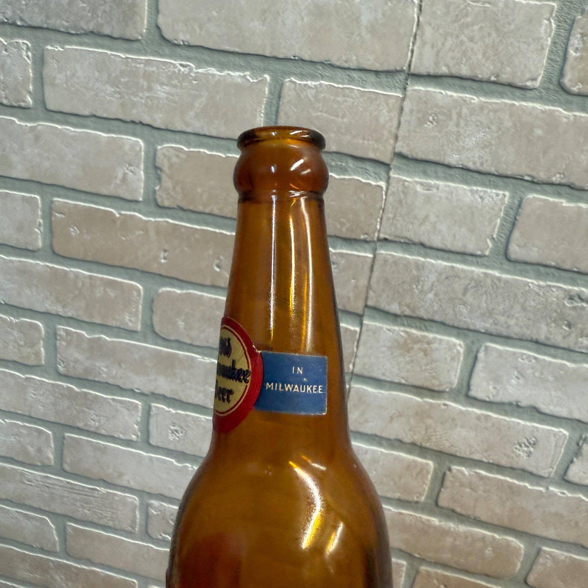 Vintage Old Milwaukee Schlitz IRTP Label Beer Bottle Wisconsin 12oz