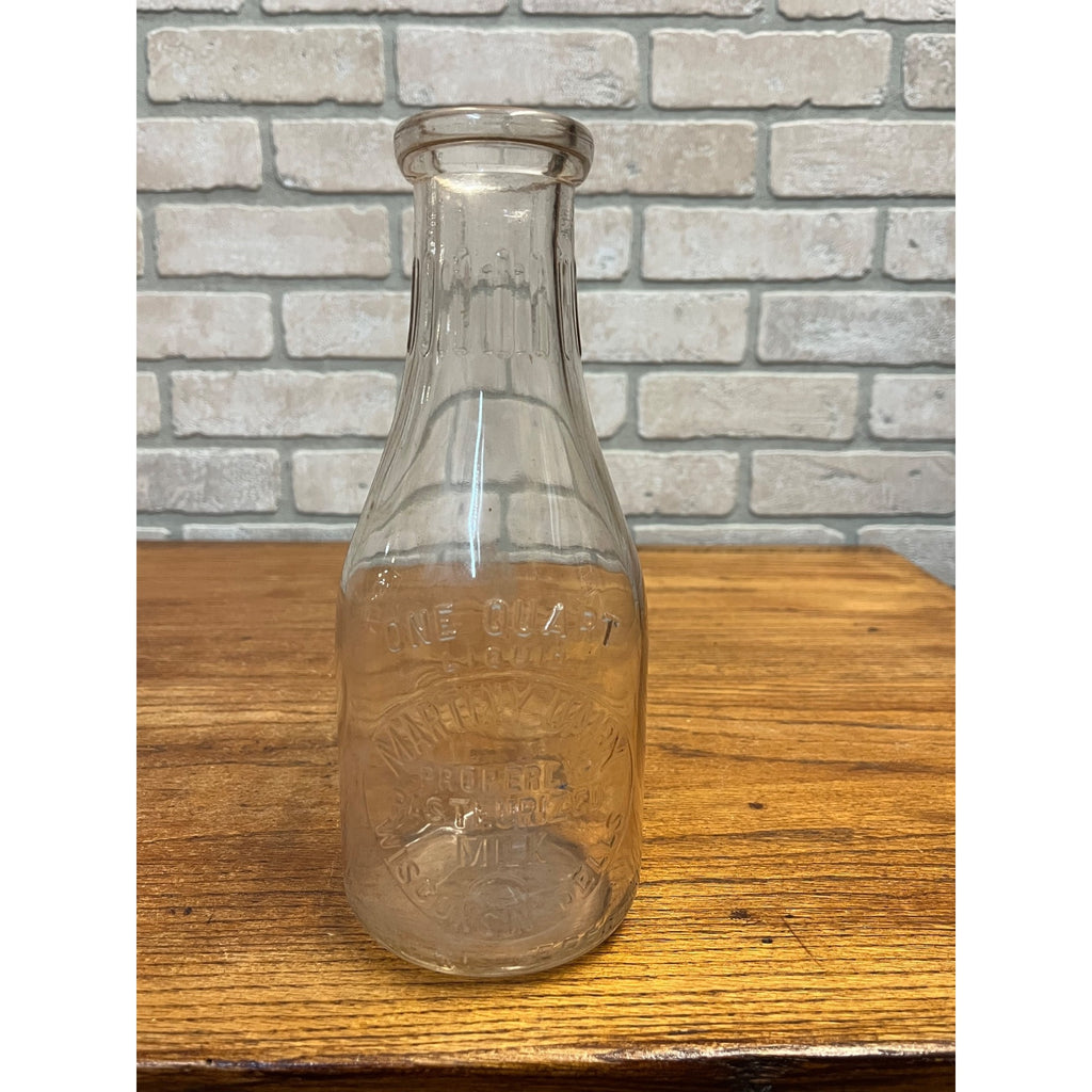 Vintage Martiny Dairy Glass Milk Bottle Wisconsin Dells Embossed One Quart