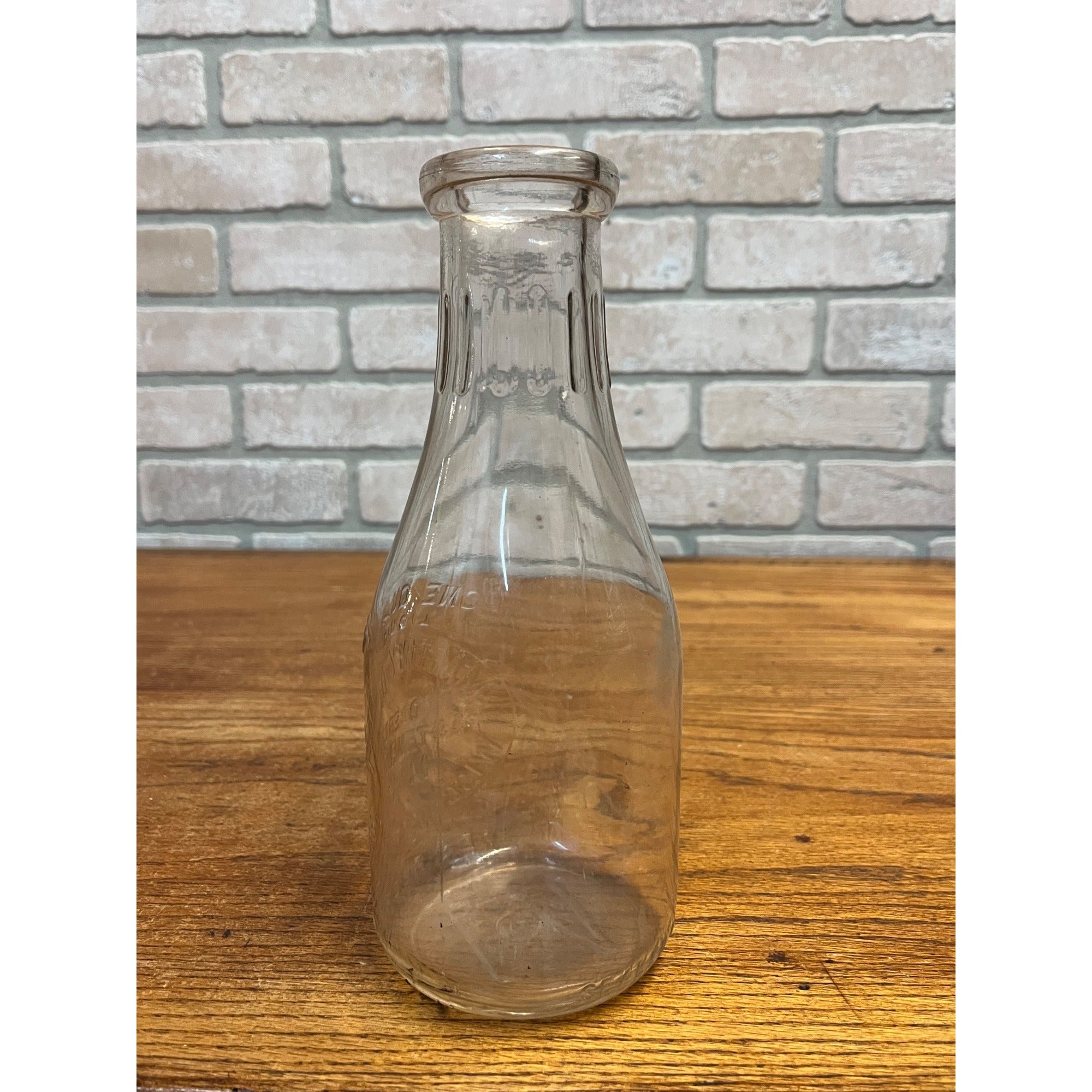 Vintage Martiny Dairy Glass Milk Bottle Wisconsin Dells Embossed One Quart