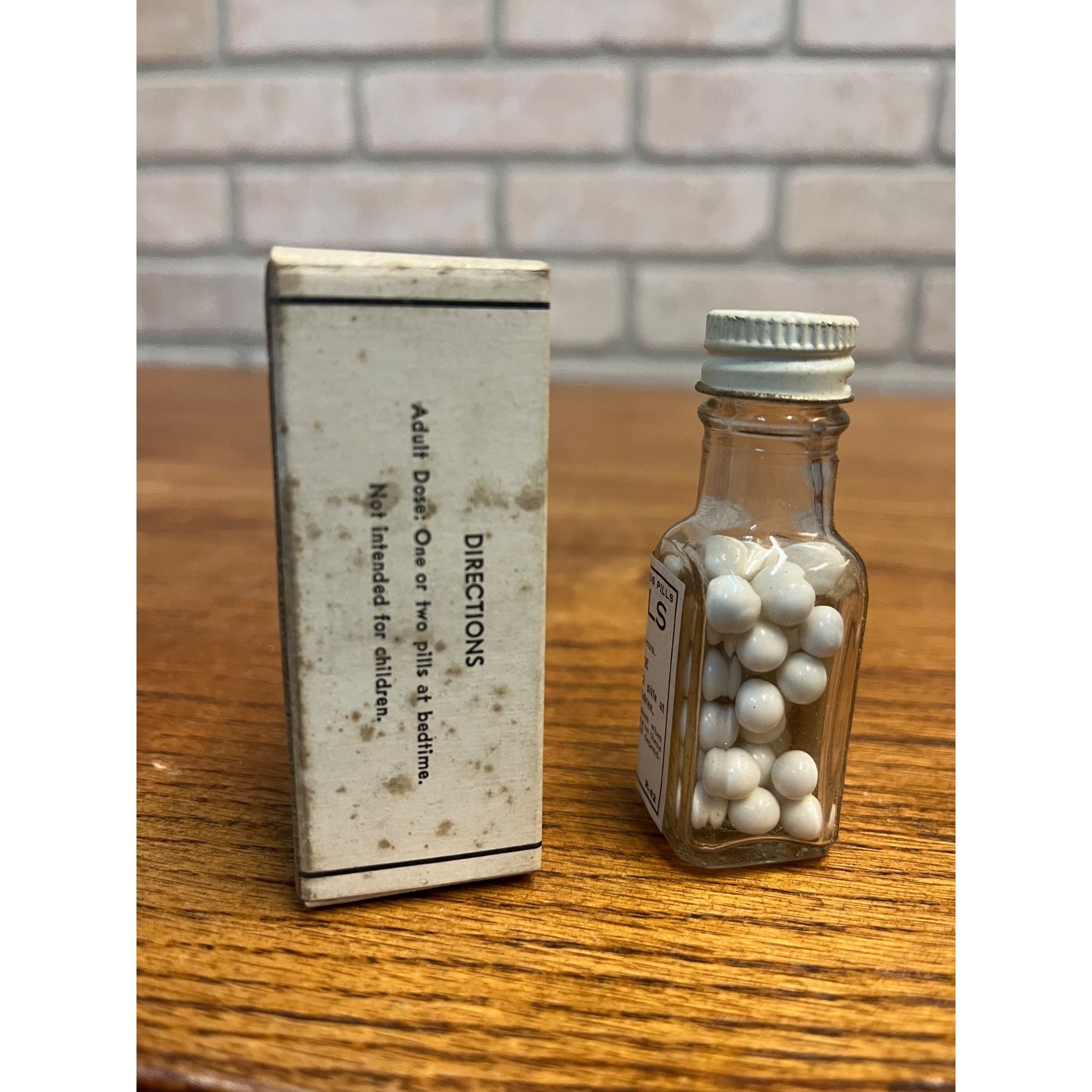 Vintage King's Pills Laxative H. E. Bucklen & Co. Advertising Box & Bottle