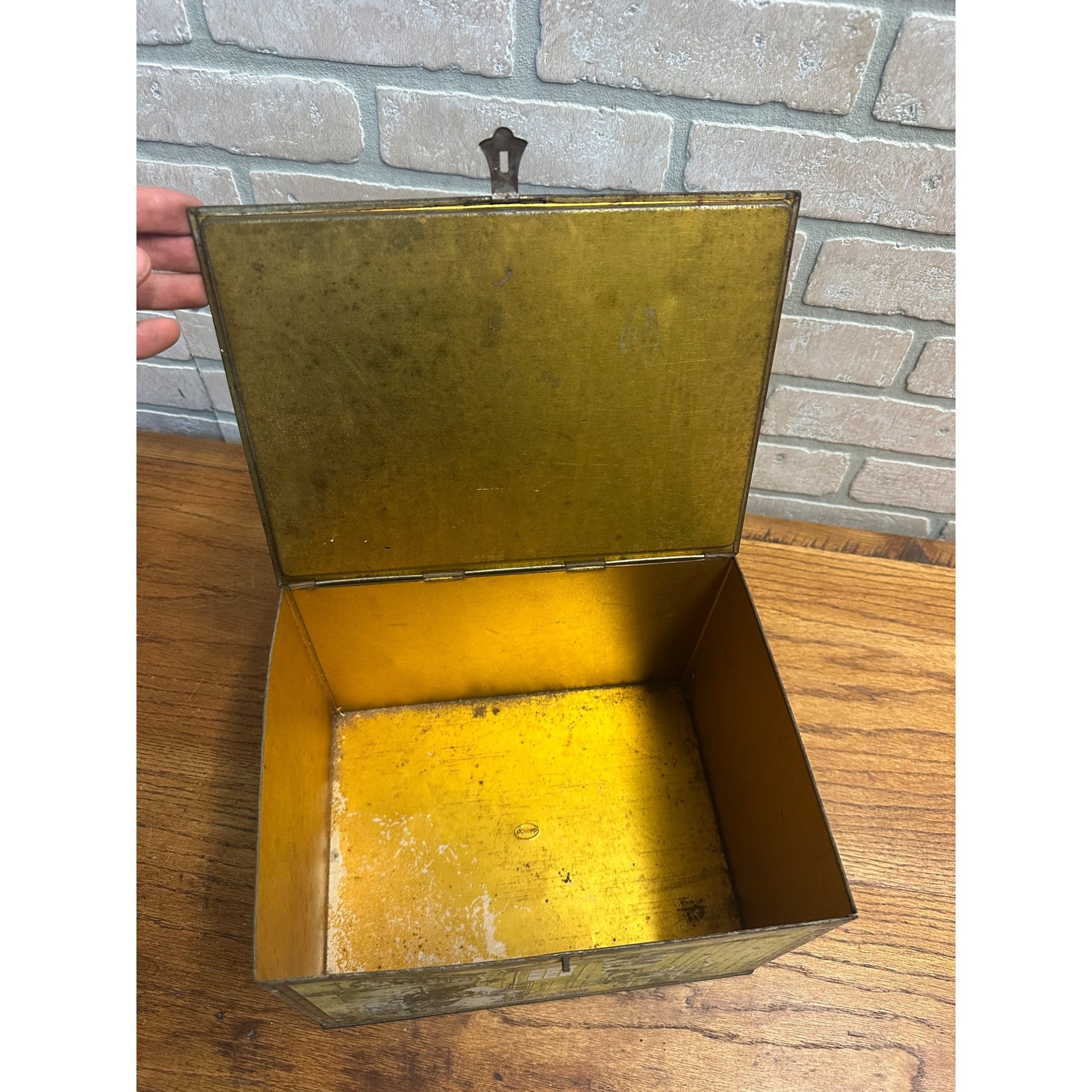 Vintage Canco Tin Biscuit Cookie Box Treasure Chest Early Settler Scenes