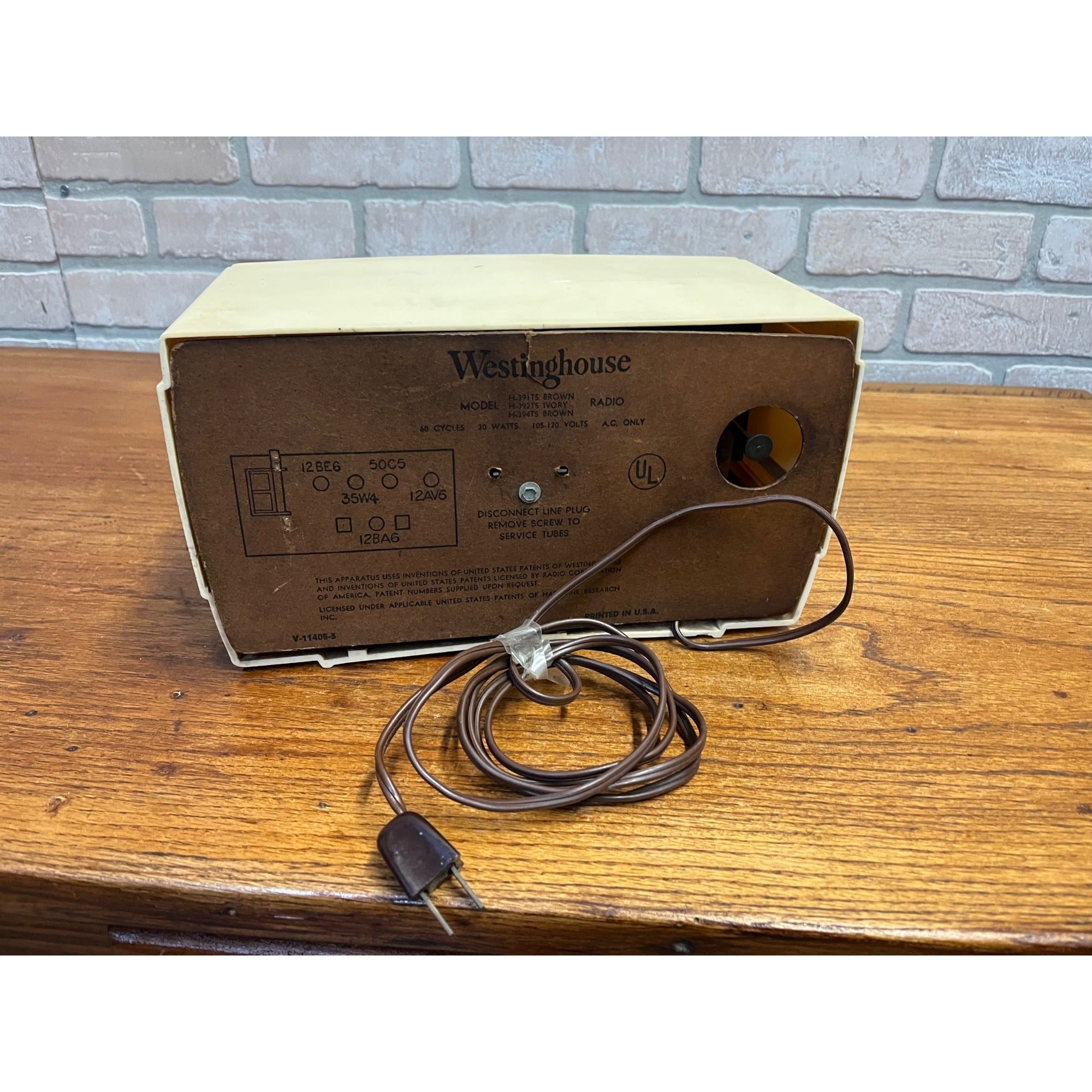 Vintage 1950s Westinghouse Alarm Clock & Tube Radio Model H-392T5 Plastic