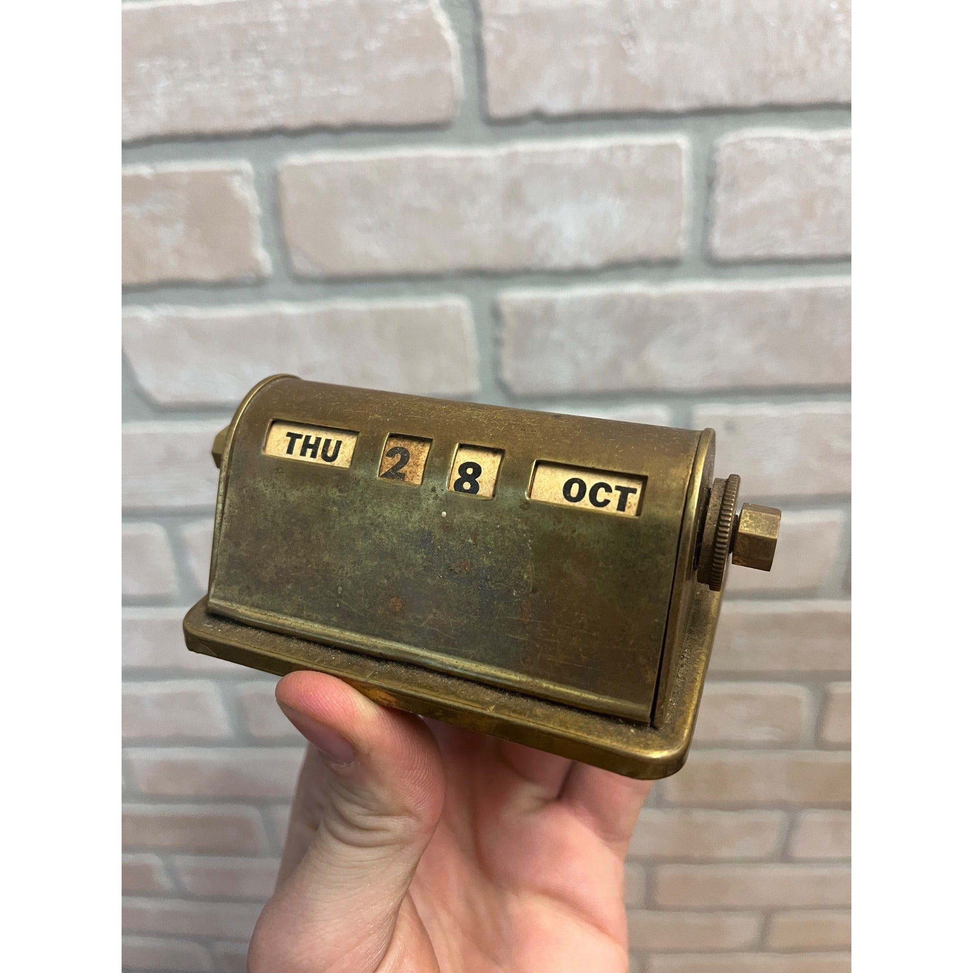 Vintage Perpetual Flip Mechanical Desktop Calendar Brass
