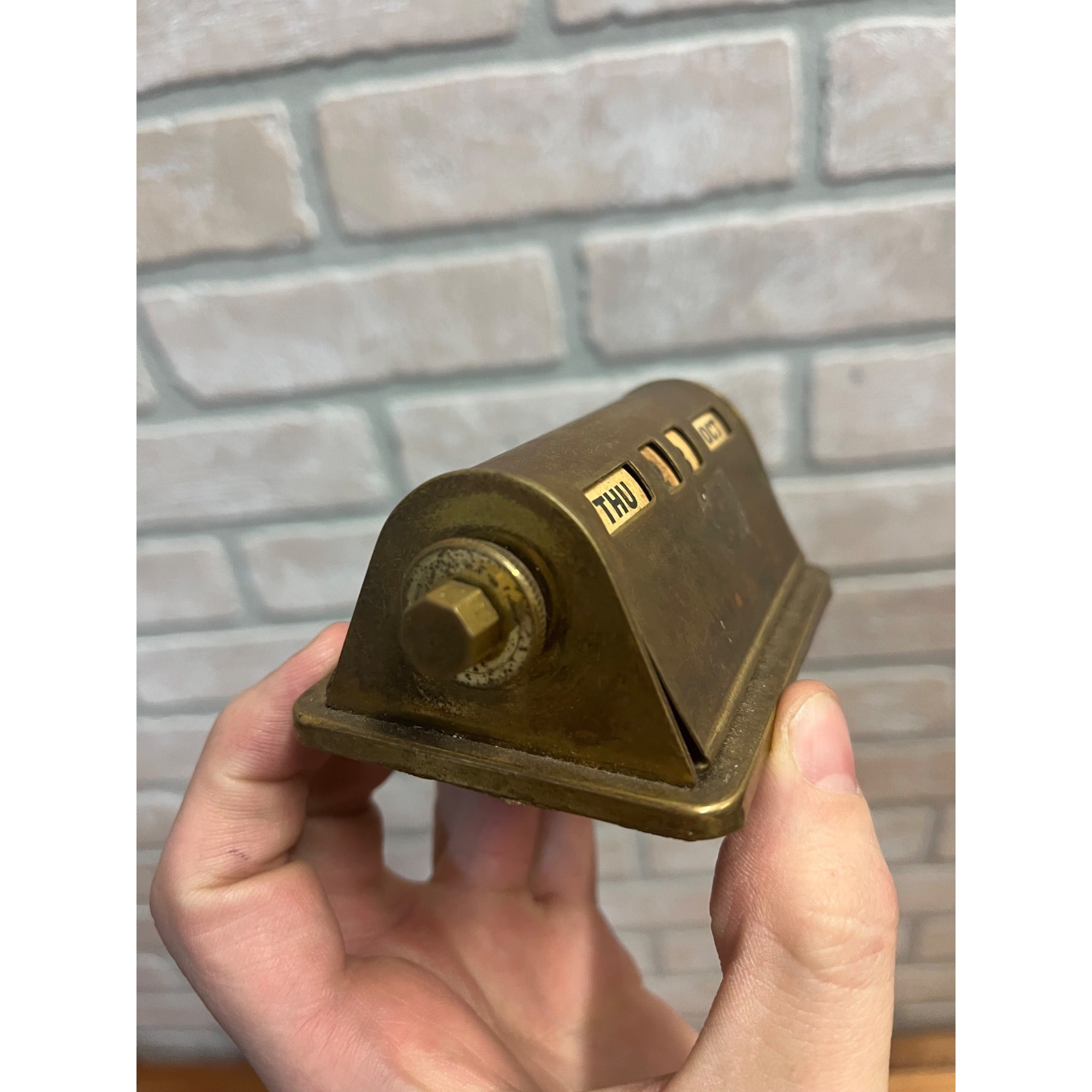 Vintage Perpetual Flip Mechanical Desktop Calendar Brass