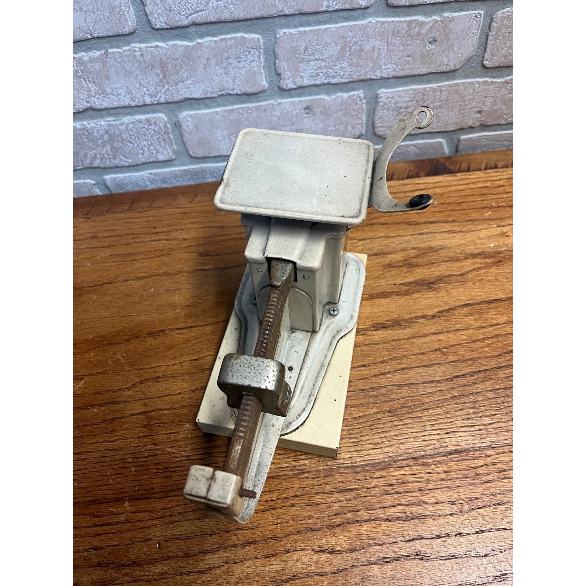 Vintage Triner Beam Scale Apothecary Pharmacy Drug Store White