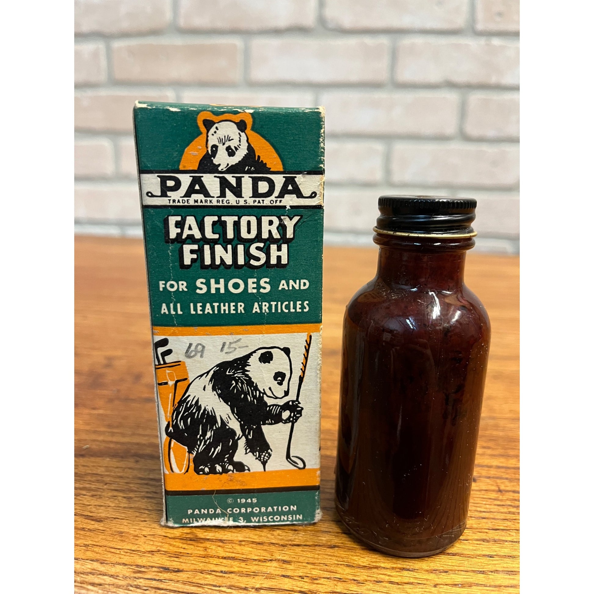 Vintage Panda Shoe Leather Polish Bottle + Box Milwaukee Wis Advertising 1948