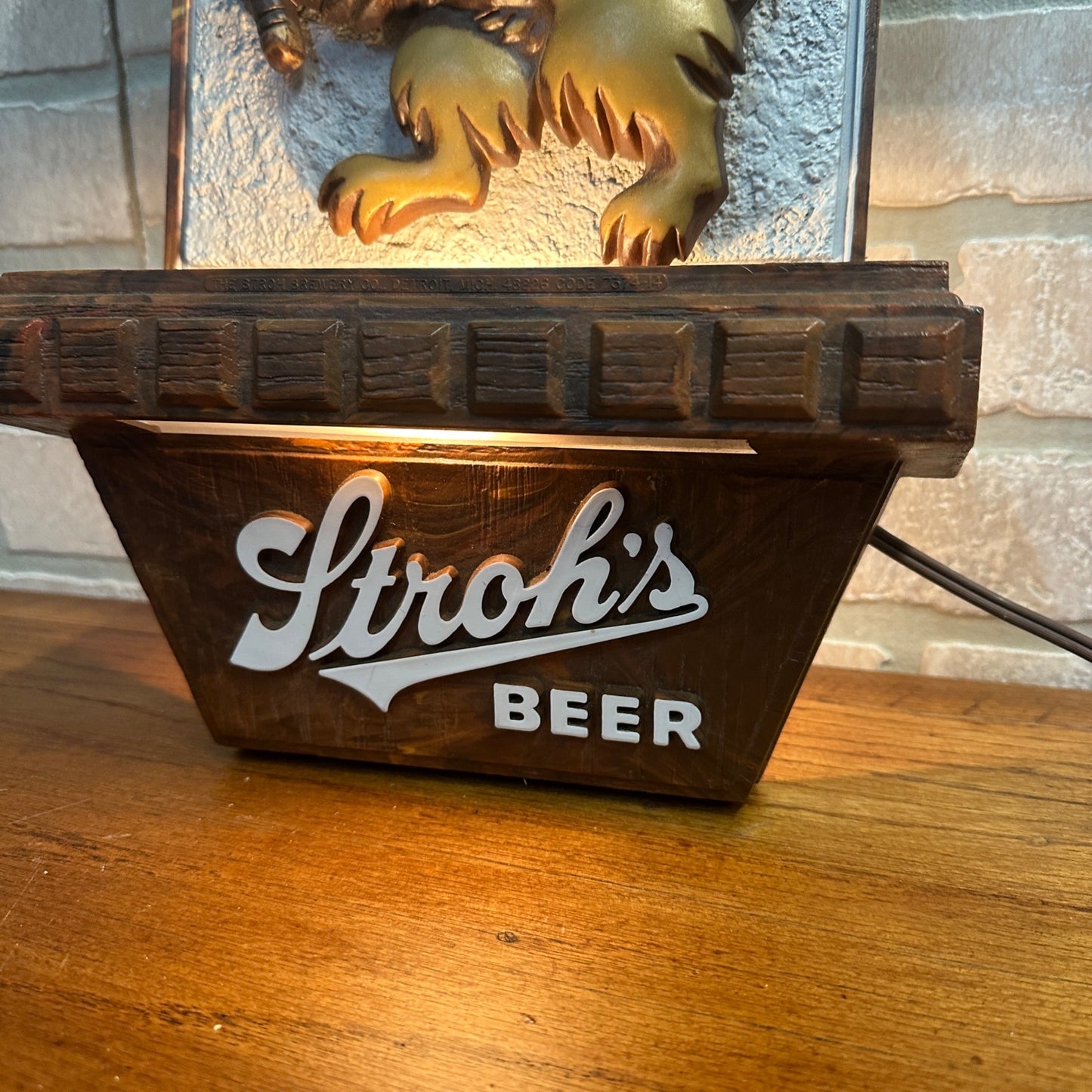 Vintage 1980s Stroh's Beer Lighted Bar Advertising Sign 3D Lion 21" Beer Lover