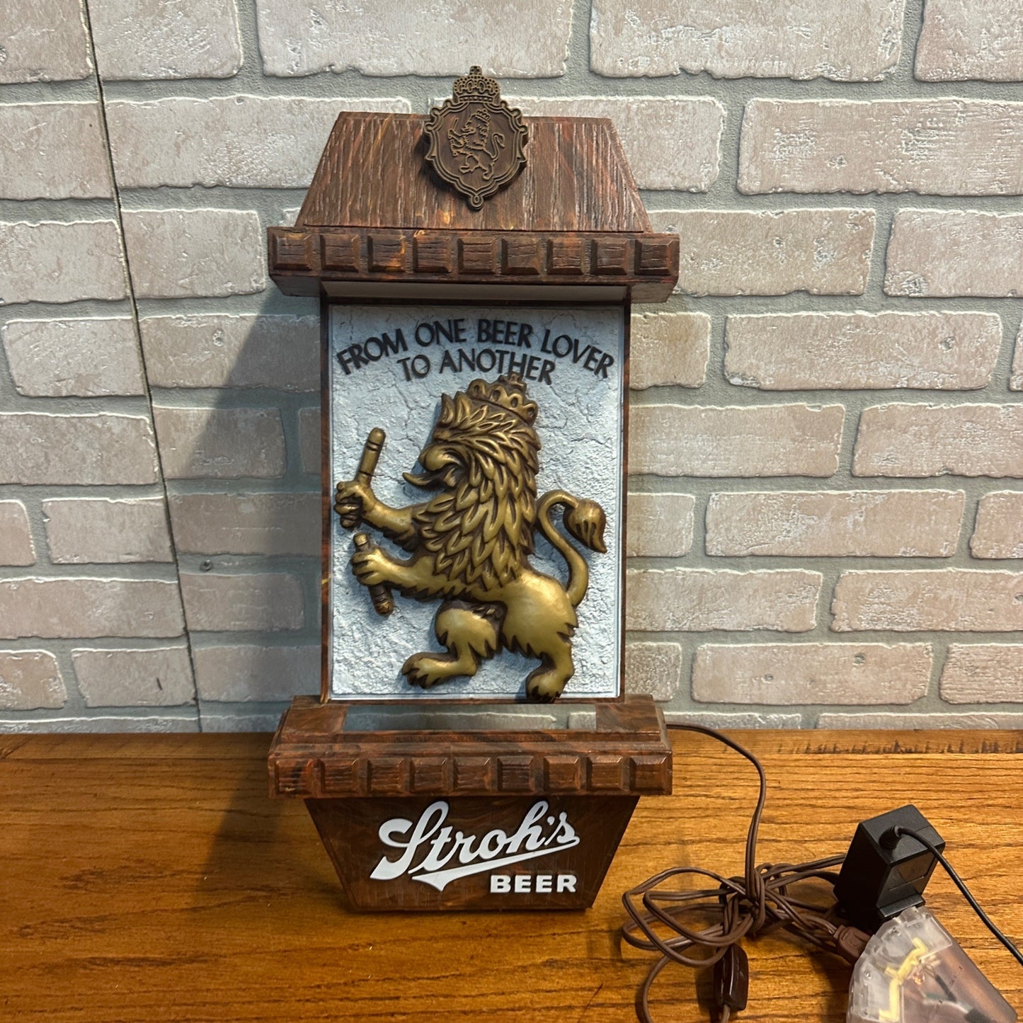 Vintage 1980s Stroh's Beer Lighted Bar Advertising Sign 3D Lion 21" Beer Lover