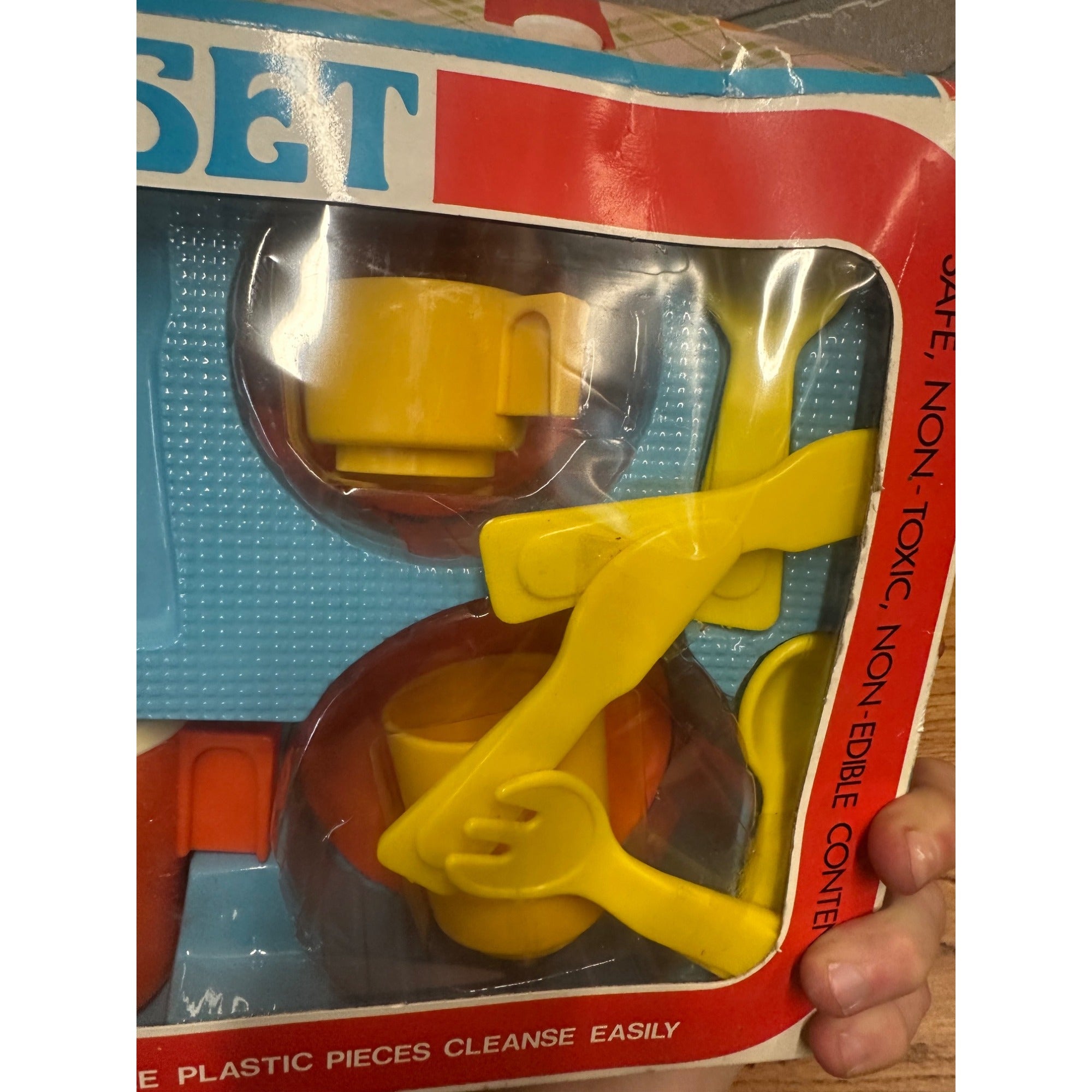 Vintage 1970s 16-Piece PreSchool Plastic Child's Tea Set NEW NOS Box IMCO