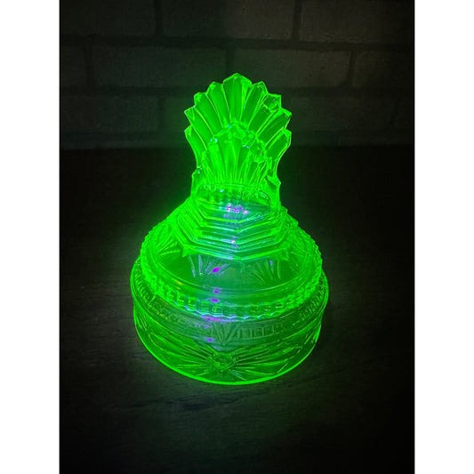 L.E. Smith Pleated Fan Art Deco Powder Jar Green Uranium Depression Glass