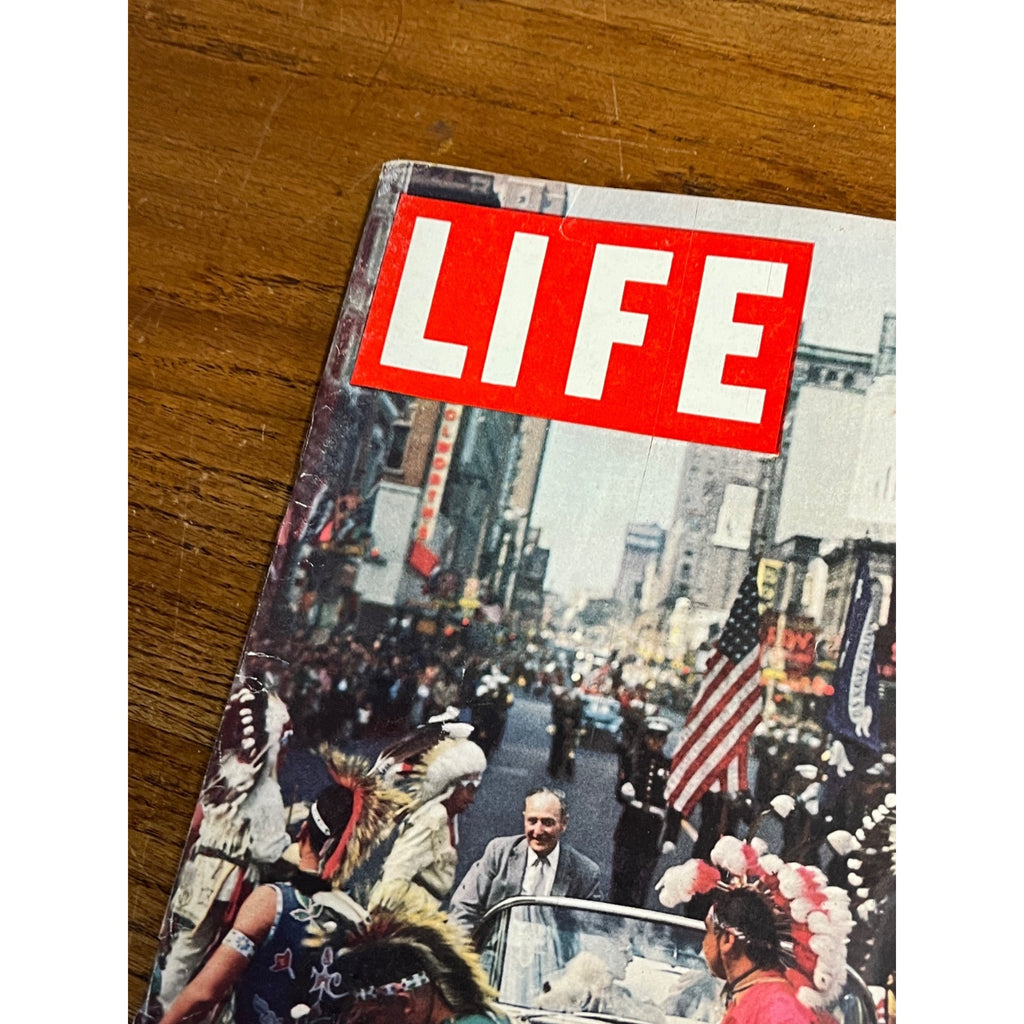 1957 October 14 Life Magazine - Milwaukee Braves World Series Parade Whoops