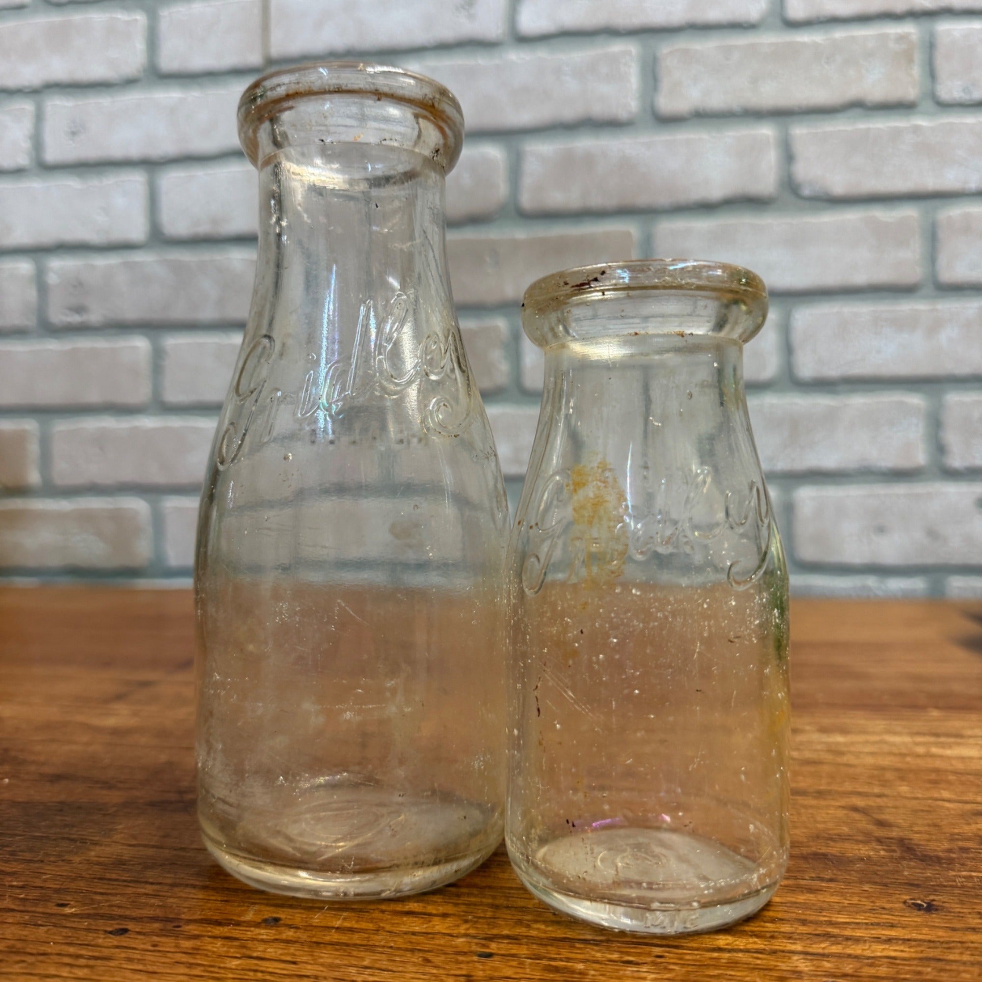 Pair Gridley Dairy Milwaukee Wis Pint & Half Pint Dairy Milk Bottle Embossed