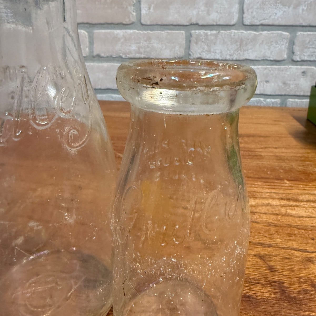 Pair Gridley Dairy Milwaukee Wis Pint & Half Pint Dairy Milk Bottle Embossed