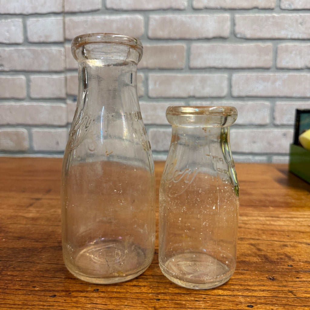 Pair Gridley Dairy Milwaukee Wis Pint & Half Pint Dairy Milk Bottle Embossed