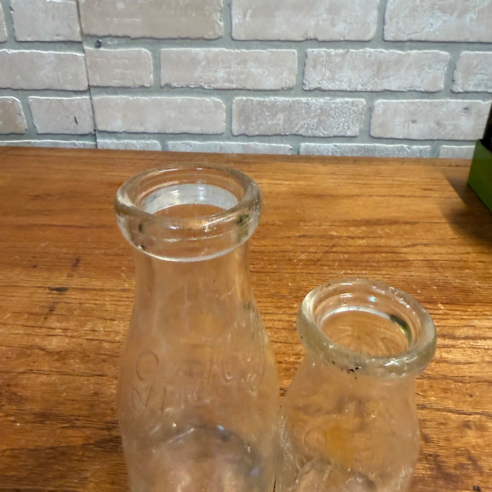 Pair Gridley Dairy Milwaukee Wis Pint & Half Pint Dairy Milk Bottle Embossed