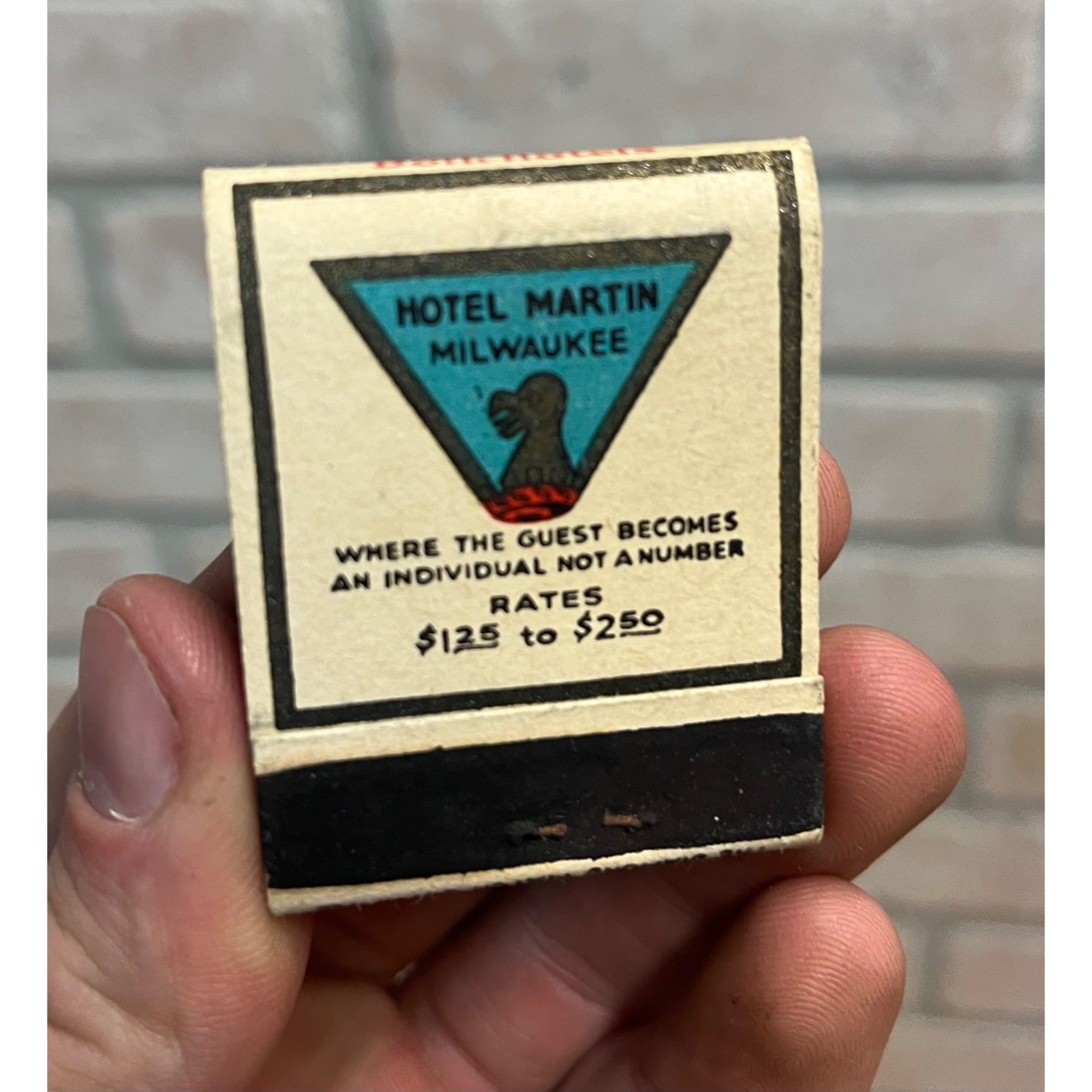 Vintage 1930s Hotel Medford - Milwaukee Wisconsin - FULL Matchbook WI Wis