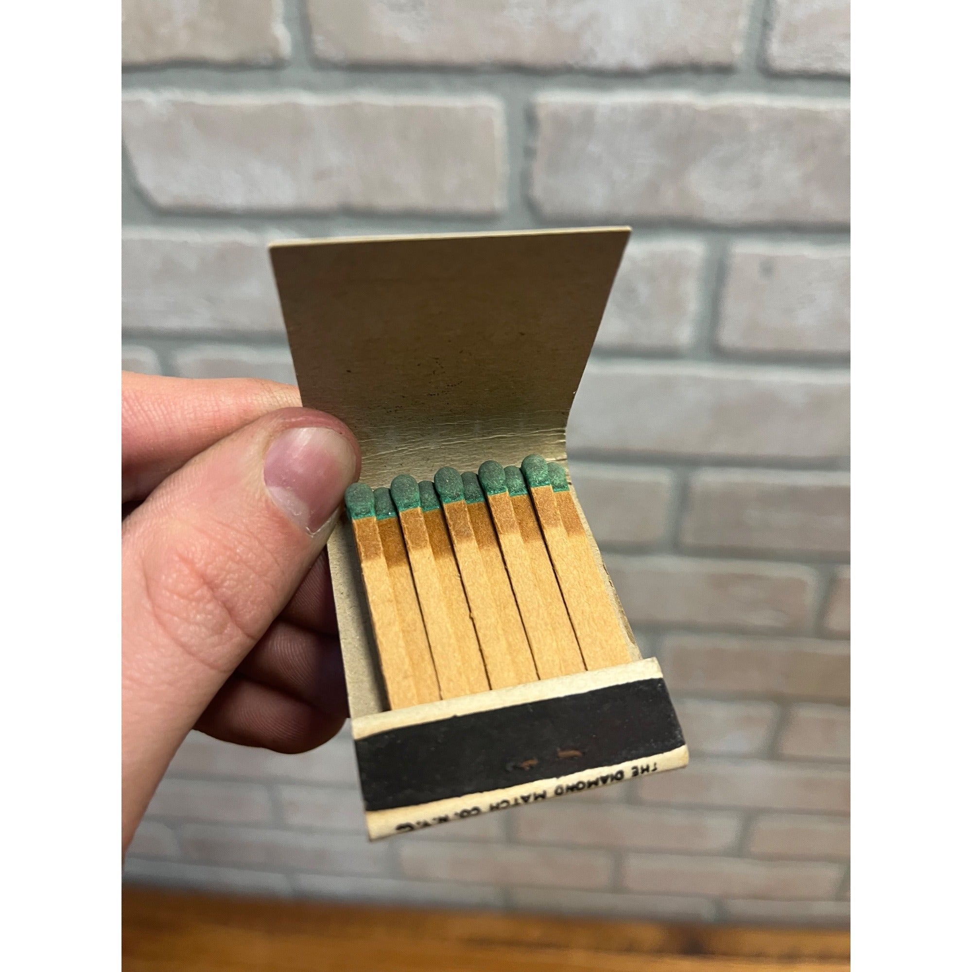 Vintage 1930s Hotel Medford - Milwaukee Wisconsin - FULL Matchbook WI Wis