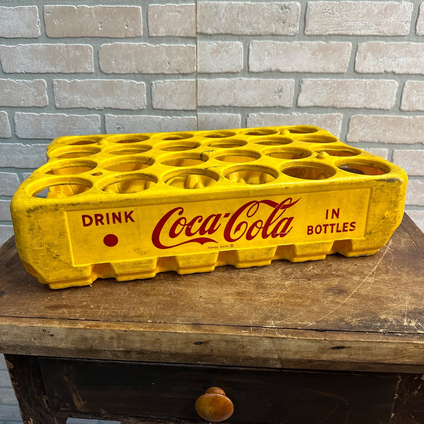 RARE OLD YELLOW DRINK COCA-COLA IN BOTTLES Hard Plastic Carrier for 24 Bottles