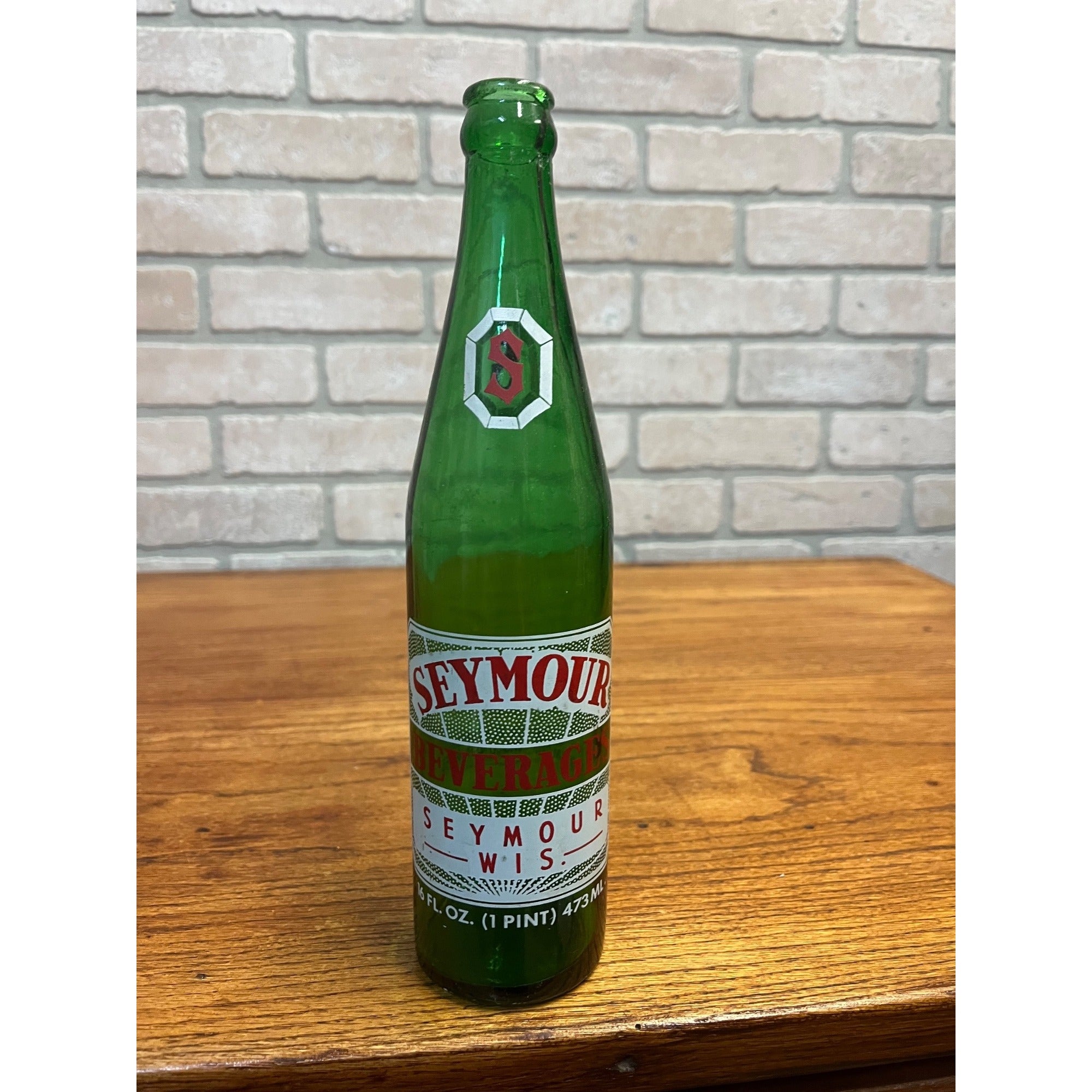Vintage Seymour Beverages ACL 16oz GREEN Glass Soda Bottle Wisconsin Wis WI
